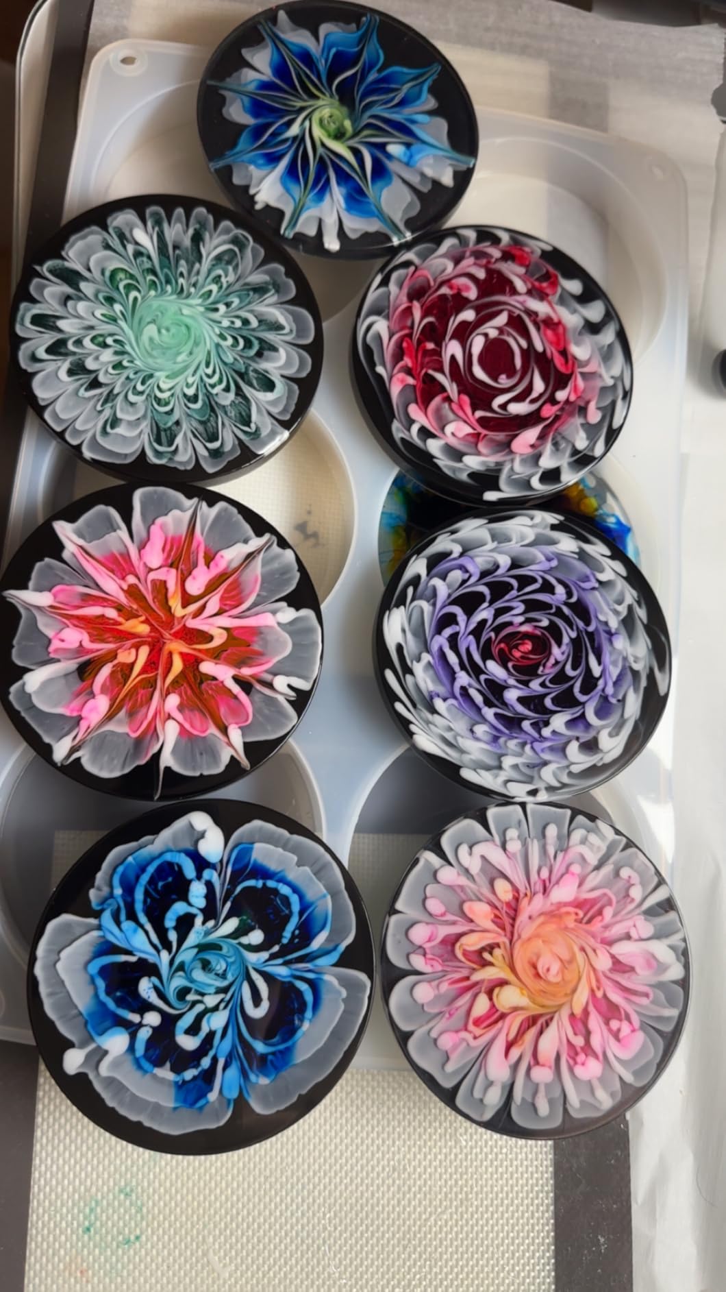 RESINWORLD 6-Cavity Deep Round Coaster Molds, 4 Inches Coaster Silicone Molds for Epoxy Resin, Coaster Resin Molds for Flower Bouquet Preservation customer photo 2