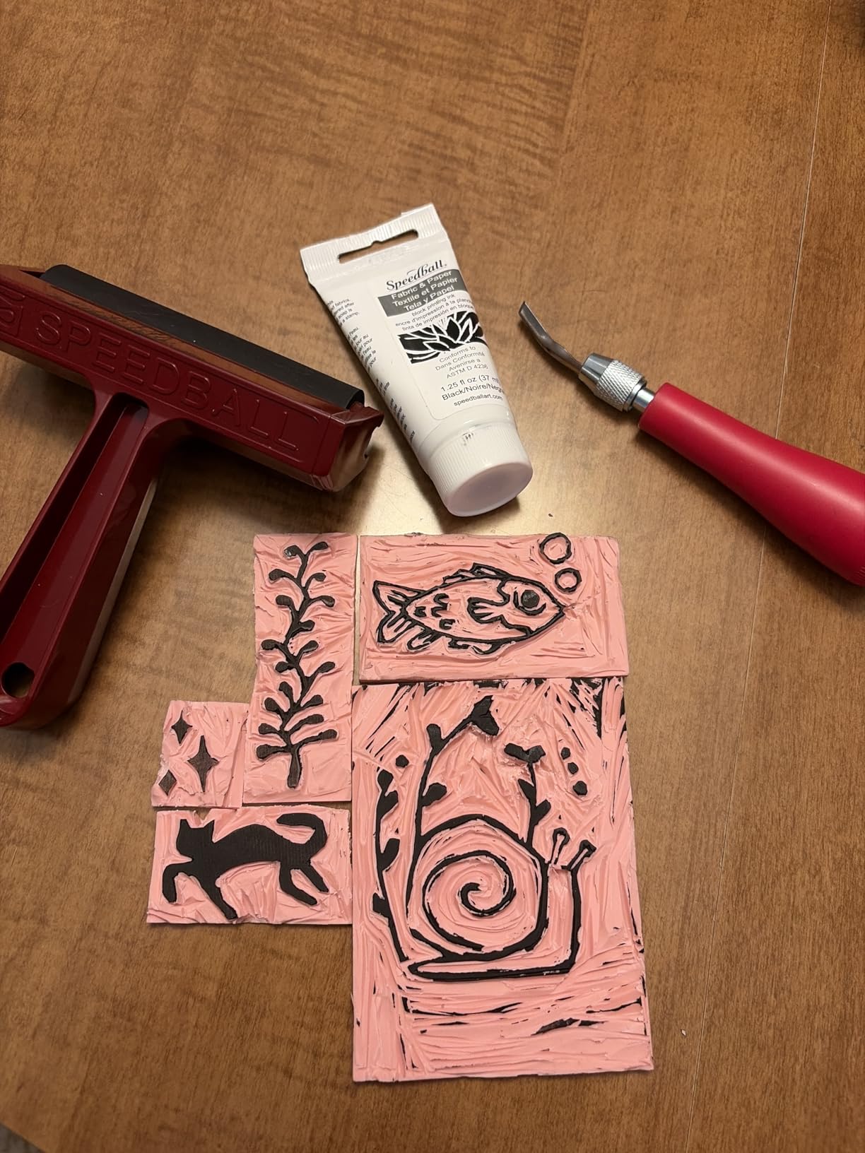 Speedball Block Printing Fabric Starter Kit, 7 Pieces - Includes Ink, Hard Brayer, Lino Handle and Cutters, Speedy-Carve Relief Carving Rubber customer photo 1