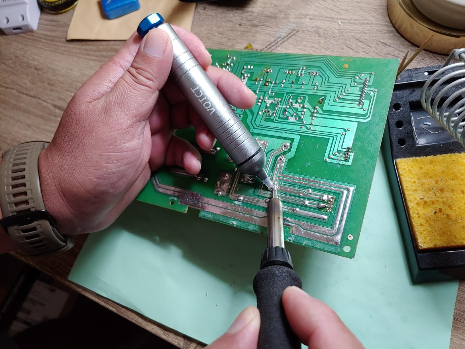 Solder Sucker No Clog Desoldering Pump for Solder Removing with Replaceable Heat Resistan Silicone Sucking Nozzle, Desoldering Tool Sodering Pump Strong Vacuum Aluminum Suction Remover customer photo 2