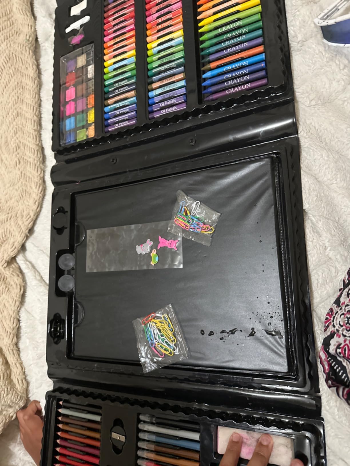 Shuttle Art 335 Piece Kids Art Set, Multi-Media Art Supplies, Gift Art Kit with Trifold Easel, 2 Drawing Pads, 2 Coloring Books, Oil Pastels, Crayons, Watercolors, Markers, Colored Pencils (Black) customer photo 1