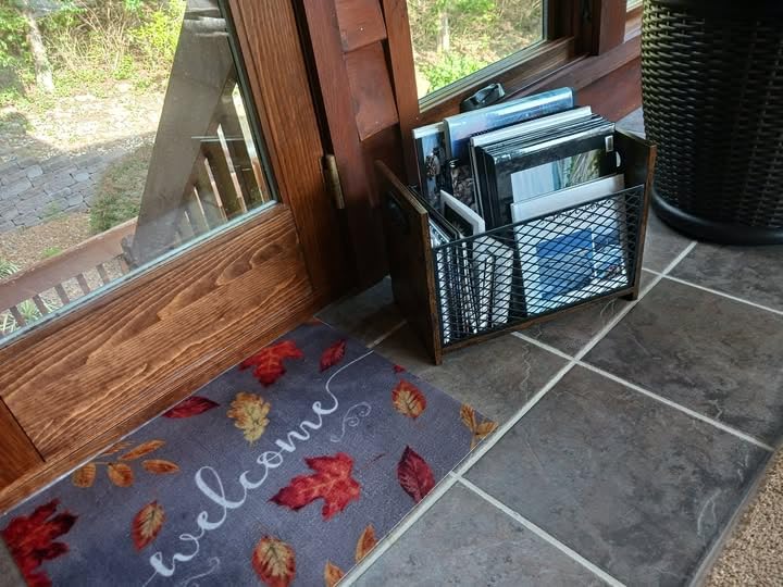 YINMIT Magazine Holder, Magazine Rack for Desktop and Home Office, Farmhouse File Storage Basket for Letters, Magazines, Books, Newspapers (Small) customer photo 2