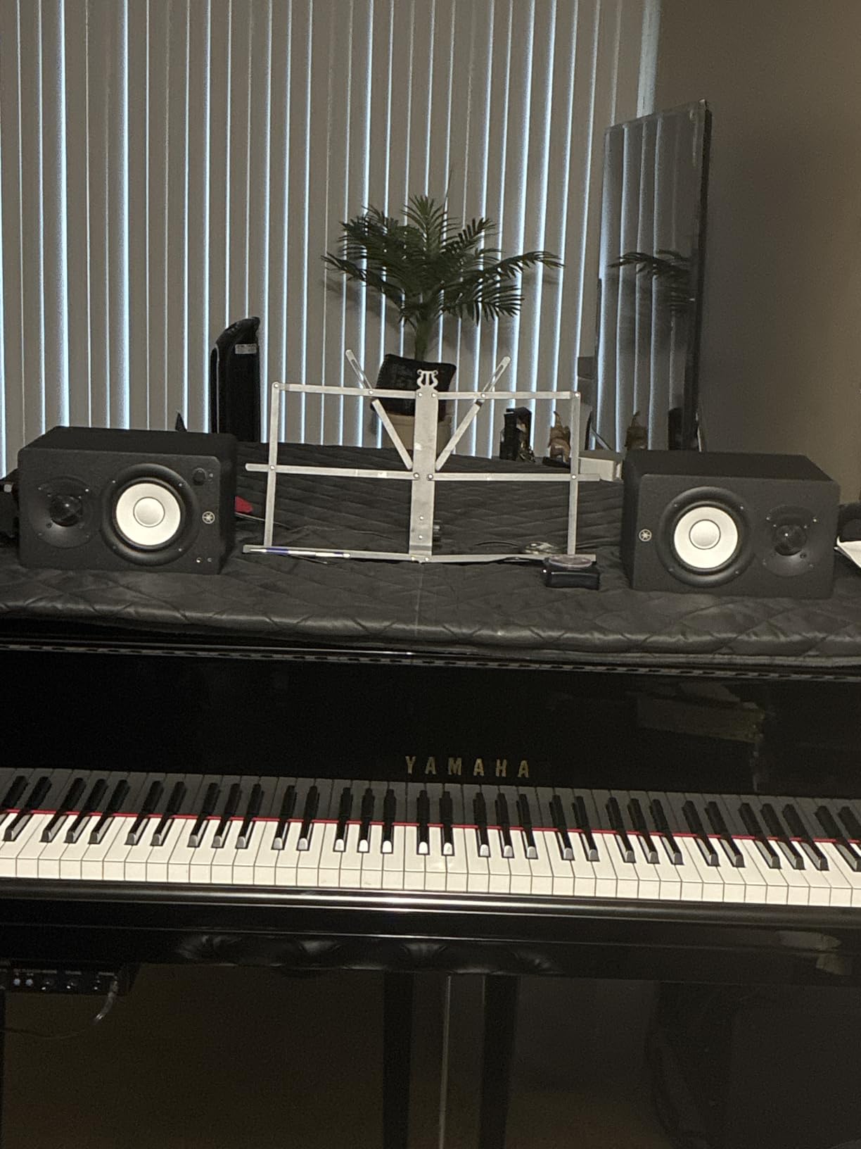 Yamaha HS4 Powered Studio Monitor, Pair (HS4 B) customer photo 1