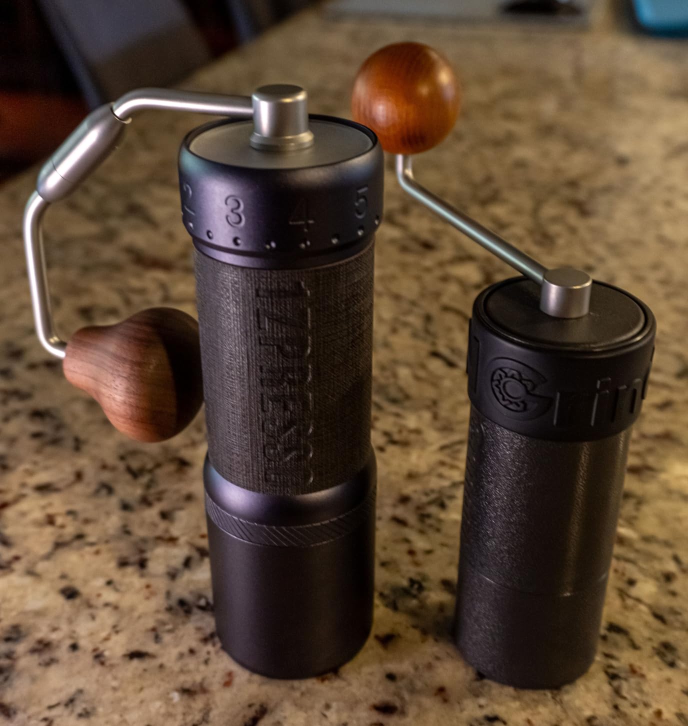 1Zpresso J-Ultra Manual Coffee Grinder Iron Gray, Conical Burr, Foldable Handle, Magnet Catch Cup Capacity 40g, Numerical Adjustable Finely Setting, Faster Grinding Efficiency Ideal for Espresso customer photo 1