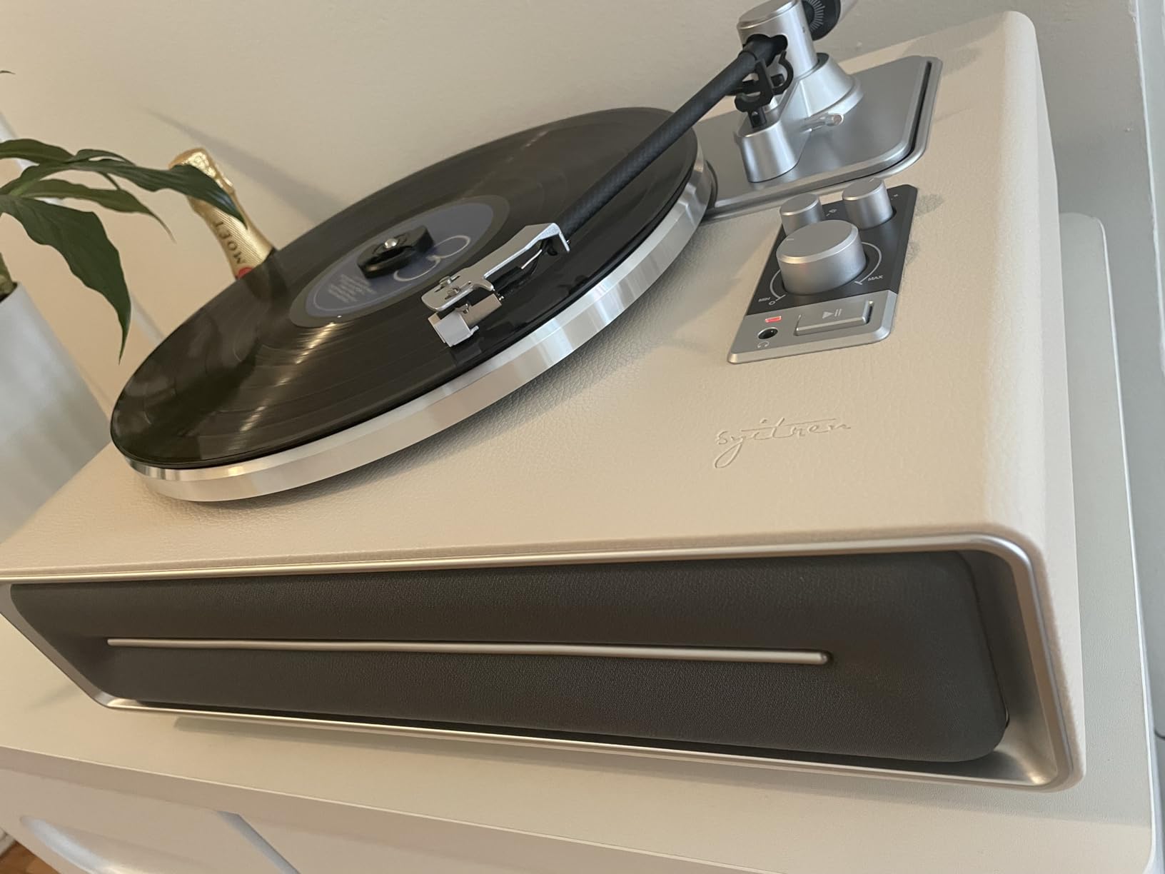 Syitren Paron Vinyl Record Player,Bluetooth Turntable,Built-in Speaker | Adjustable Counterweight,Vintage Phonograph Style,Design Award,Home Decor,AT3600L Stylus,Three-point suspension system customer photo 2