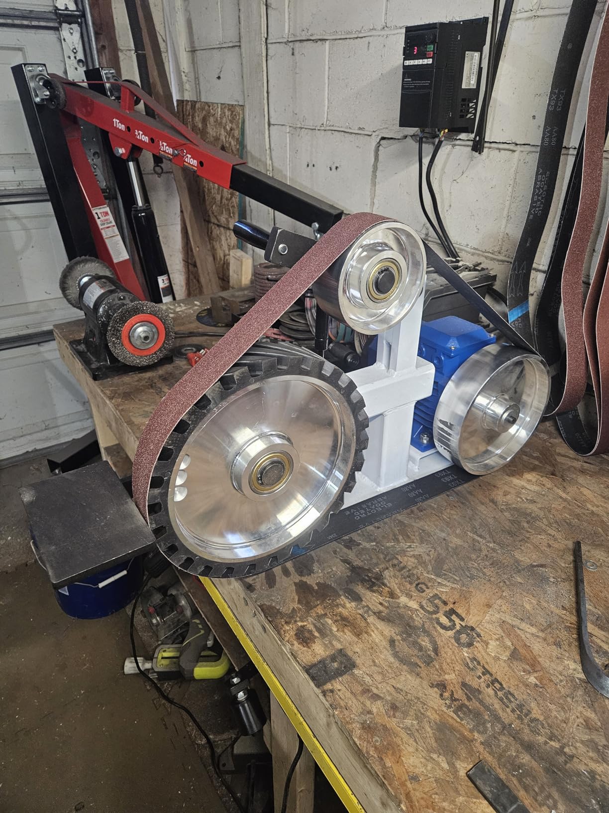VEVOR 1500W 2HP Belt Sander Grinder, 2