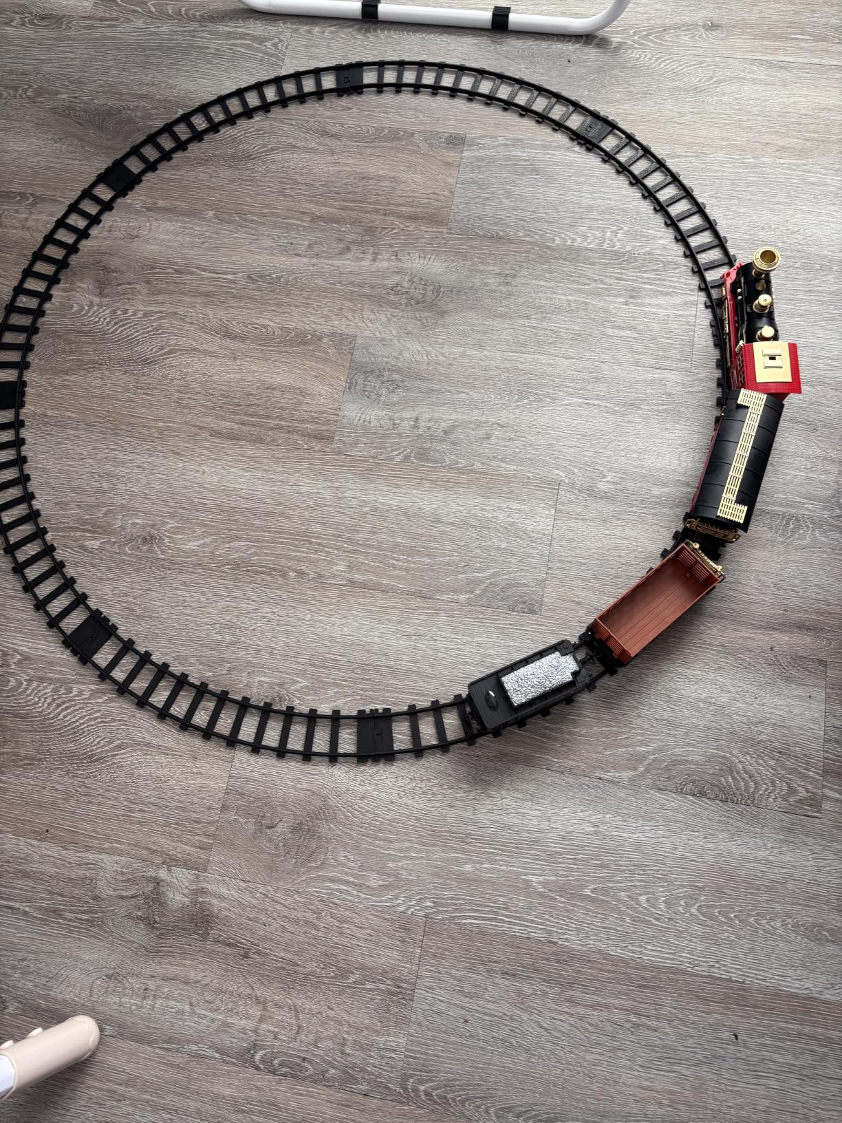 Hot Bee Train Set - Train Toys with Remote Control Trains for Boys with Smokes, Lights and Sound,Toy Train Set for Under Christmas Tree, Toddler Model Trains for 3 4 5 6 7 8+ Years Old Kids customer photo 2