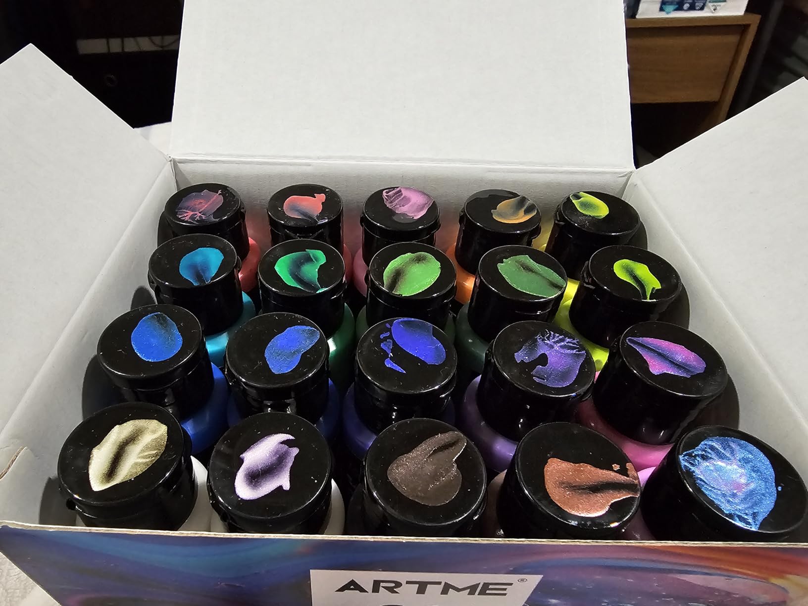 Artme Iridescent Acrylic Paint Set, 20 Chameleon Colors in 2 oz/60ml Bottles, Color-shifting Acrylic Paint Perfect for Artists, Beginners on Canvas, Rocks, Wood, Fabric, Ceramic customer photo 1