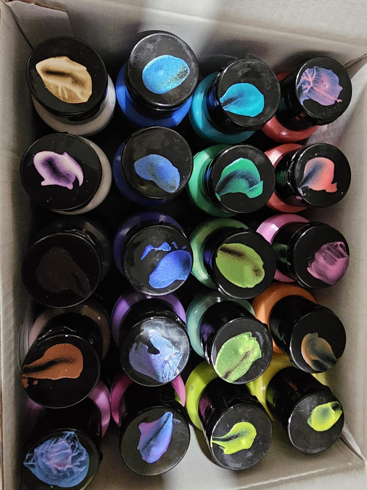 Artme Iridescent Acrylic Paint Set, 20 Chameleon Colors in 2 oz/60ml Bottles, Color-shifting Acrylic Paint Perfect for Artists, Beginners on Canvas, Rocks, Wood, Fabric, Ceramic customer photo 2