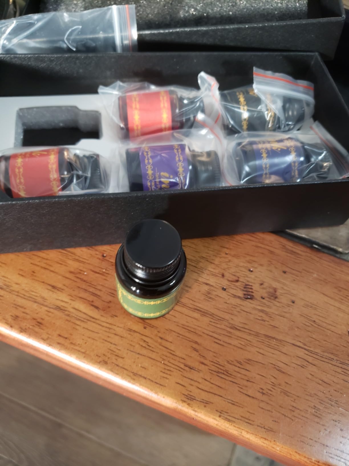 VANGOAL 6 Colors Ink Set, 6 Bottles Writing/Drawing Ink Black, Blue, Purple, Orange, Red Green Ink for Fountain Pen, Glass Pen, Calligraphy Dipping Pen, Feather Pen, Quill Pen, Witch Pen customer photo 2