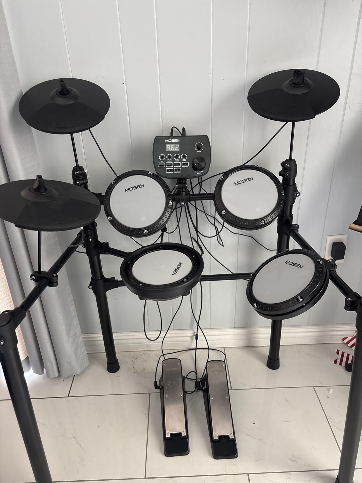 MOSEN Electric Drum Set with 4 Quiet Mesh Drum Pads, Cymbals, Sticks, Headphones, USB MIDI, Kick Pedal, 195+ Sounds and 25 Drum Kits for Beginner MED-X3 | 4 quiet mesh drum pads, cymbals, sticks, headphones, kick pedal & USB MIDI, ideal for home practice customer photo 1