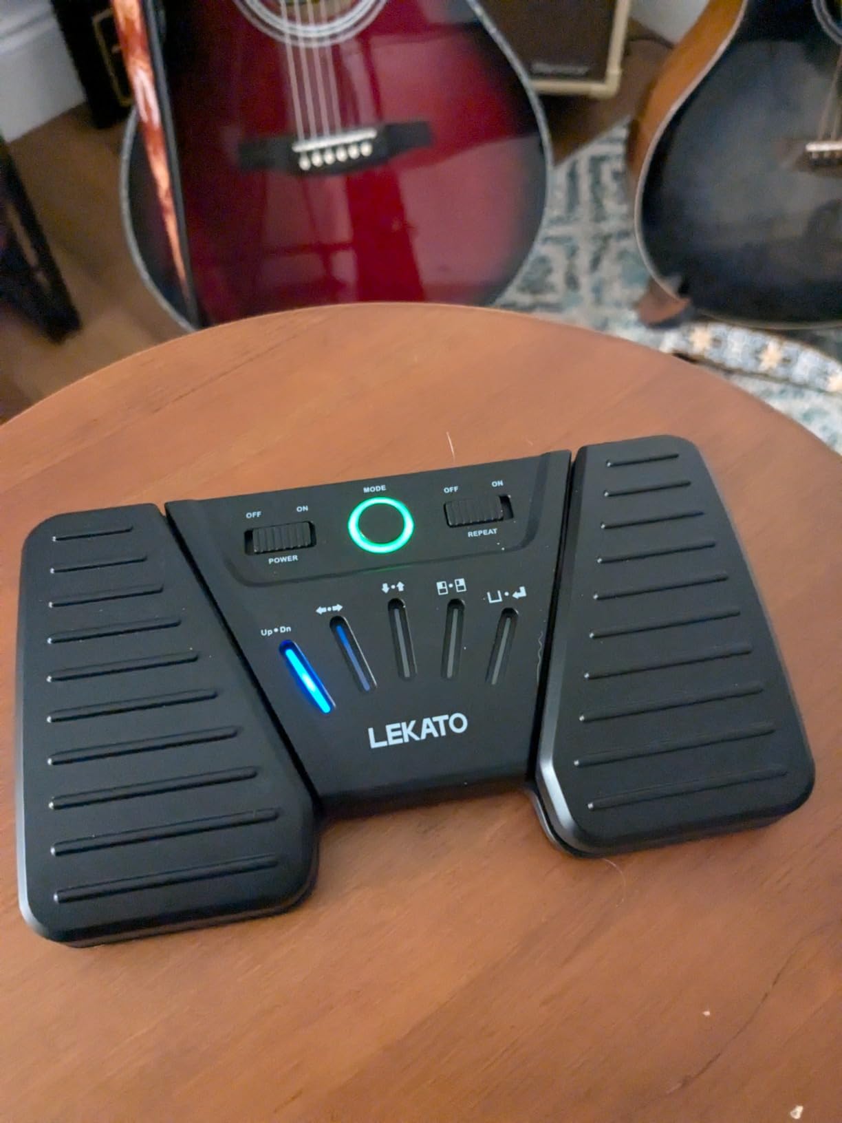 LEKATO Wireless Bluetooth Page Turner Pedal Music Page Turner Pedal for Ipad,Tablets Android IOS Phones Rechargeable Wireless Foot Pedal Silent Page Turner Ipad Page Turner for Hands-Free customer photo 1