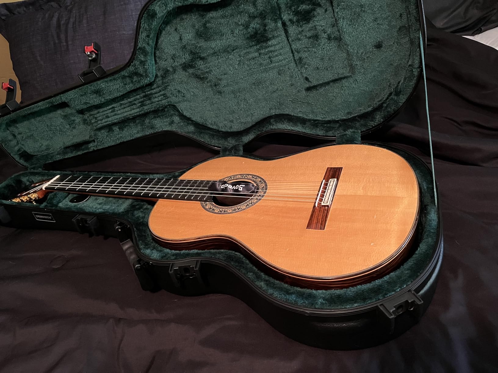 Crossrock Classical Guitar Flight Case for 4/4 Full Size (CRA980CBK) - Black Scratch-Resistant Shell, Security Lock, Velvet Interior & Accessory Compartment customer photo 1
