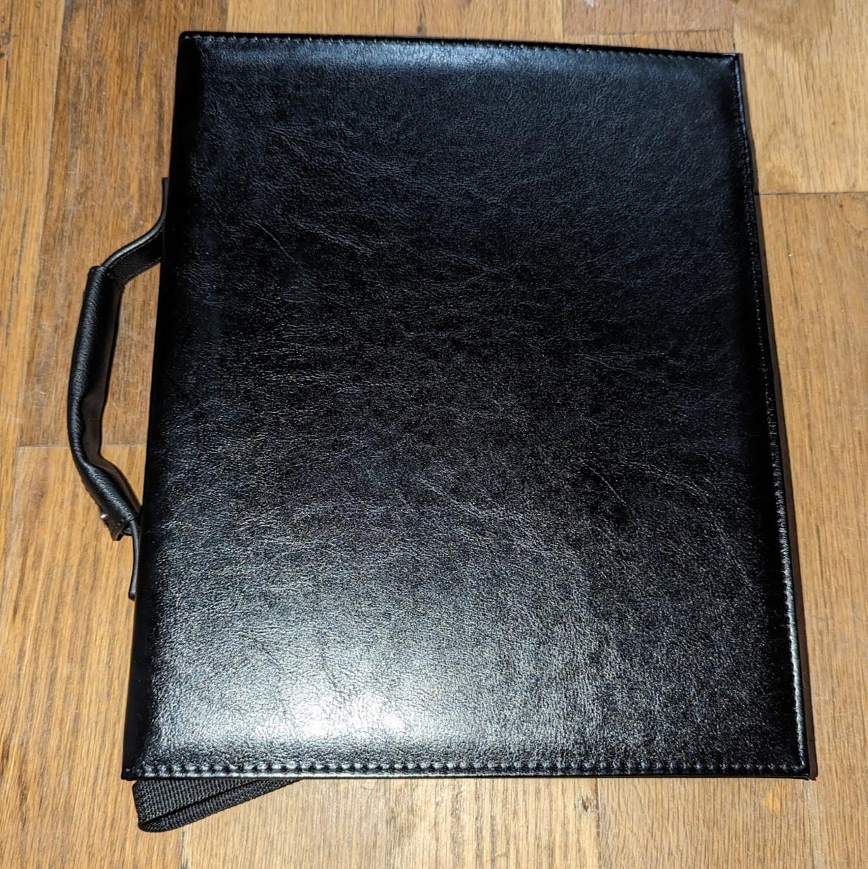 MUQING Large Black Choral Music Folders, 3 Ring Choir Music Binder - PU Material, Hand Strap, Retention Strap, For Stage Performance, Piano Playing and Choir Singer customer photo 1