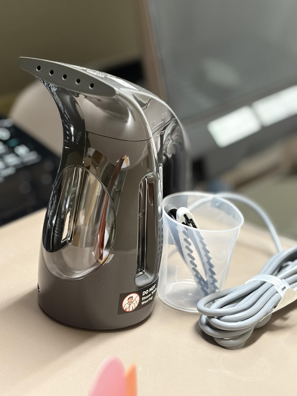 HiLIFE Steamer for Clothes, Portable Handheld Design, 240ml Big Capacity, 700W, Strong Penetrating Steam, Removes Wrinkle, for Home, Office(ONLY FOR 120V)-Black customer photo 2