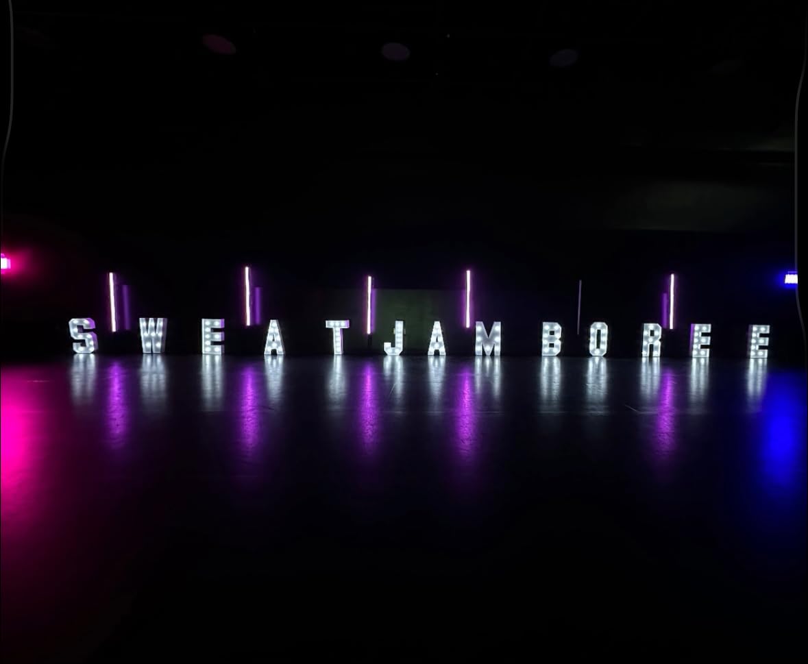 6Pack 4ft Portable 5000mAh Battery Powered RGB Tube Light with Case Handheld Color Neon Lights Bar Stand for LED Video Studio Light Stick Photography DJ Dance Party Stage Photo Booth Lighting customer photo 2