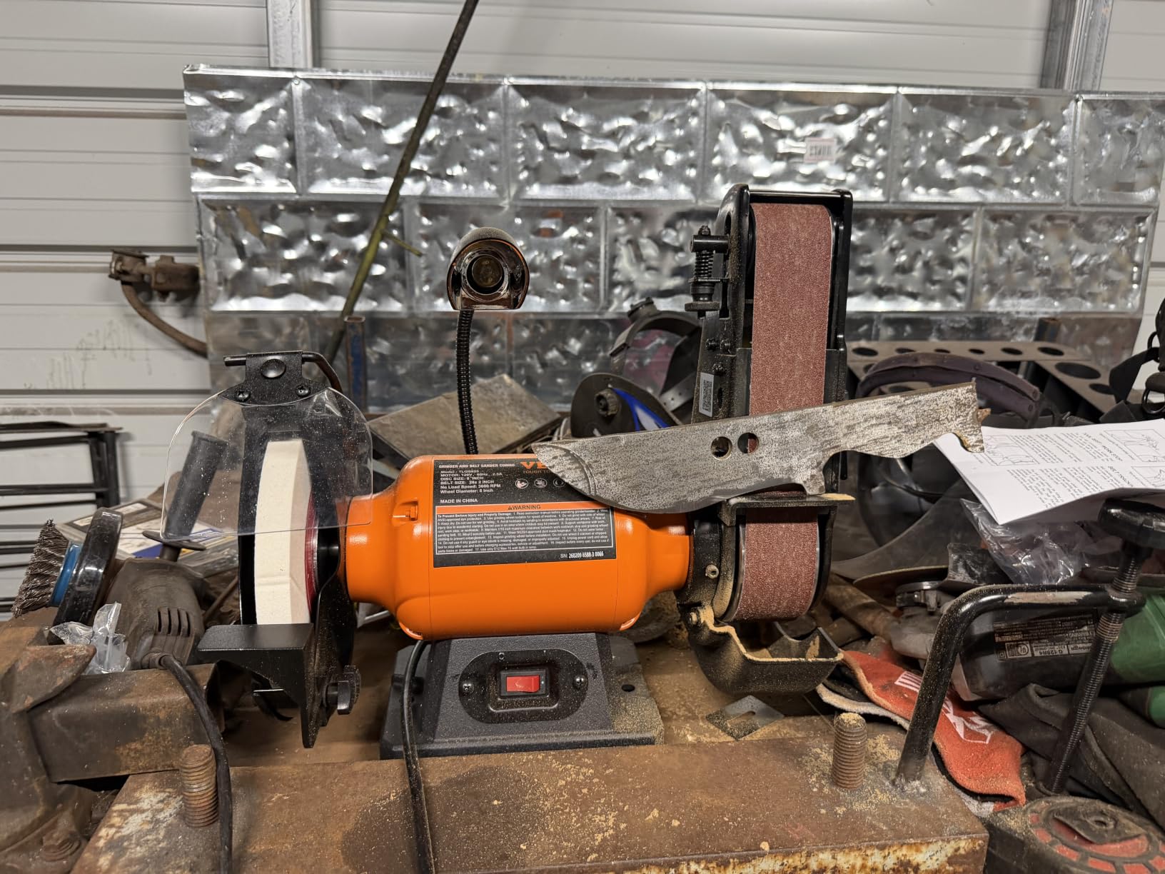 VEVOR 8 Inch Bench Grinder, Bench Grinder Sander with 2 x28 Inch Belt Sander Combo and 2.5A Induction Motor for Metalworking Sharpening Grinding customer photo 1