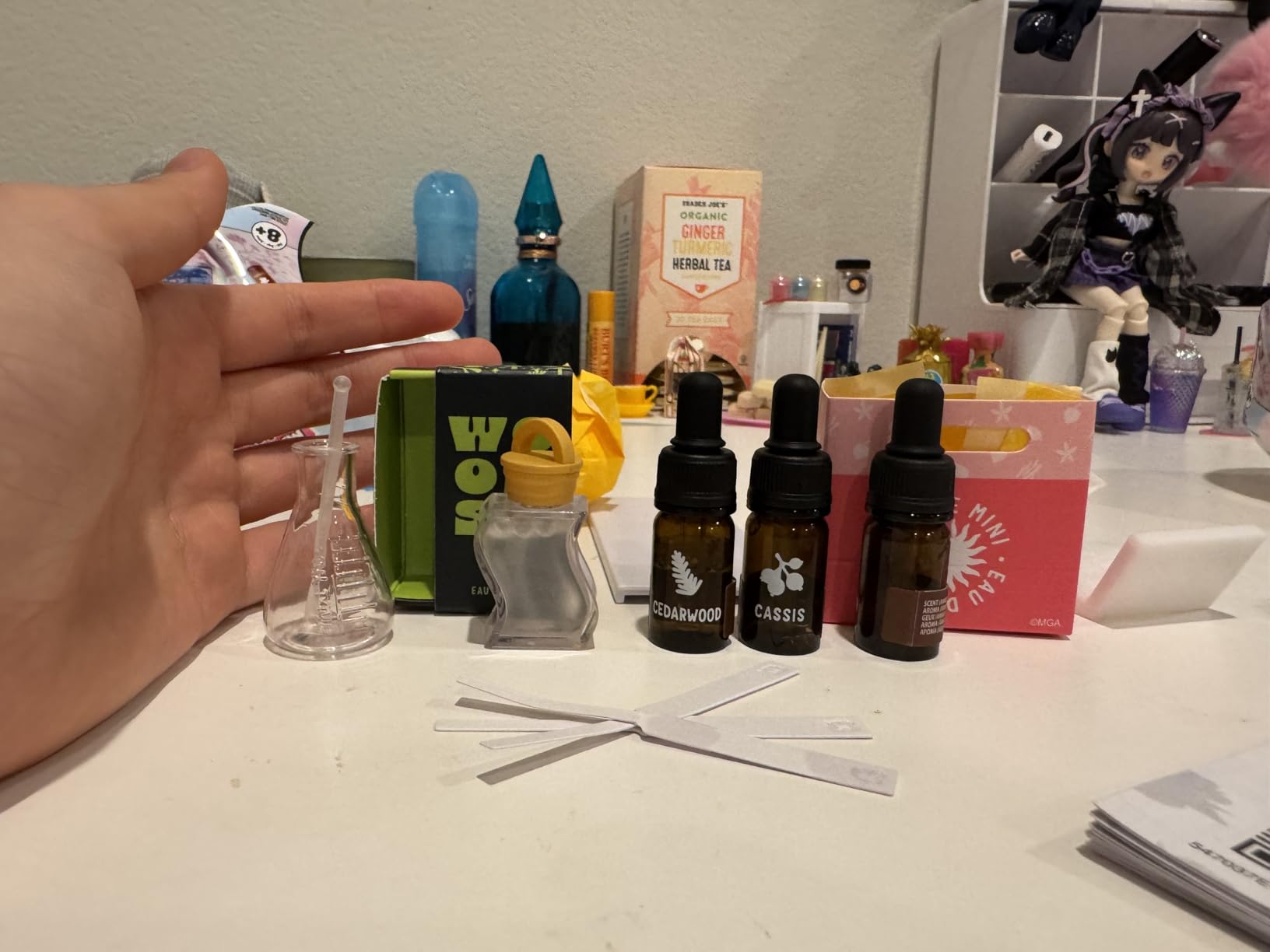 MGA's Miniverse - Make It Mini Fragrances Mini Collectibles, Mystery Blind Packaging, DIY, Real Cosmetic Products, Perfume, Amber, Woodsy, Fruity, Floral, Fresh Scents, Non Toxic, Collectors, 8+ customer photo 1