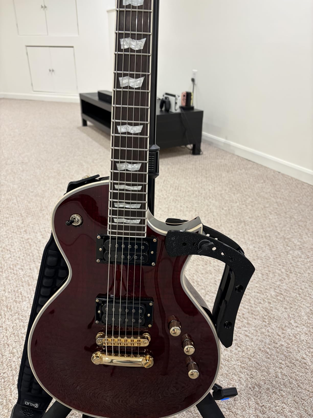 Ergonomic Electric Guitar Holder, Guitar Leg Rest, Electric Guitar Rest Guitar Stand Footstool Leg Stand Guitar Lifter (Black) customer photo 1