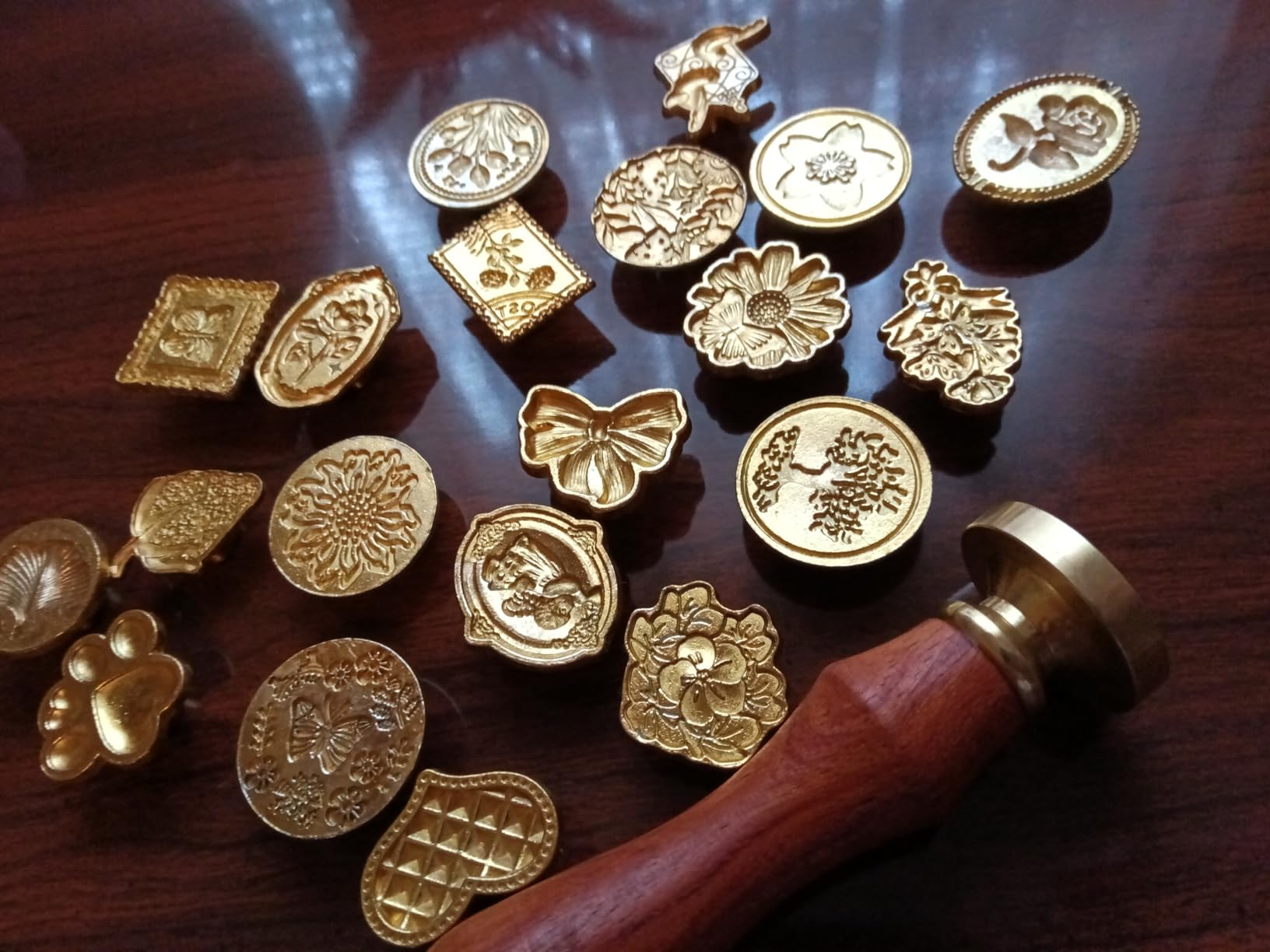 Draupnir Wax Seal Stamp Kit, 21pcs Vintage Classic Sealing Wax Stamp Heads with Wooden Handle, Gold, Ideal for Wedding, Party Invitations, Gift Wrapping customer photo 2