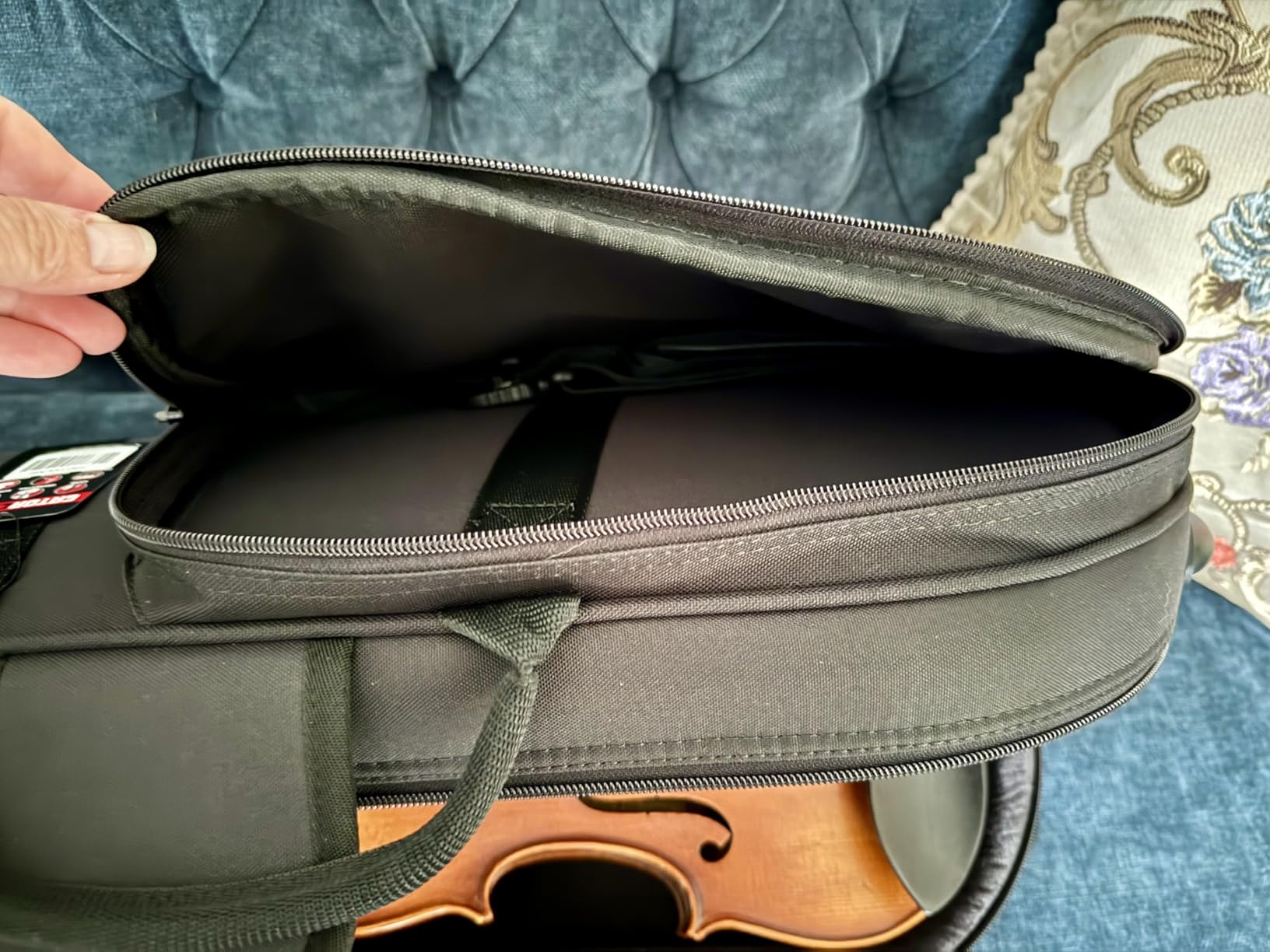 Gator Cases Largo Series Lightweight Beginner Friendly Case for 4/4-size Violin with Comfortable & Adjustable Shoulder Strap for Easy Travel, (GBO-VIOLIN44) customer photo 2