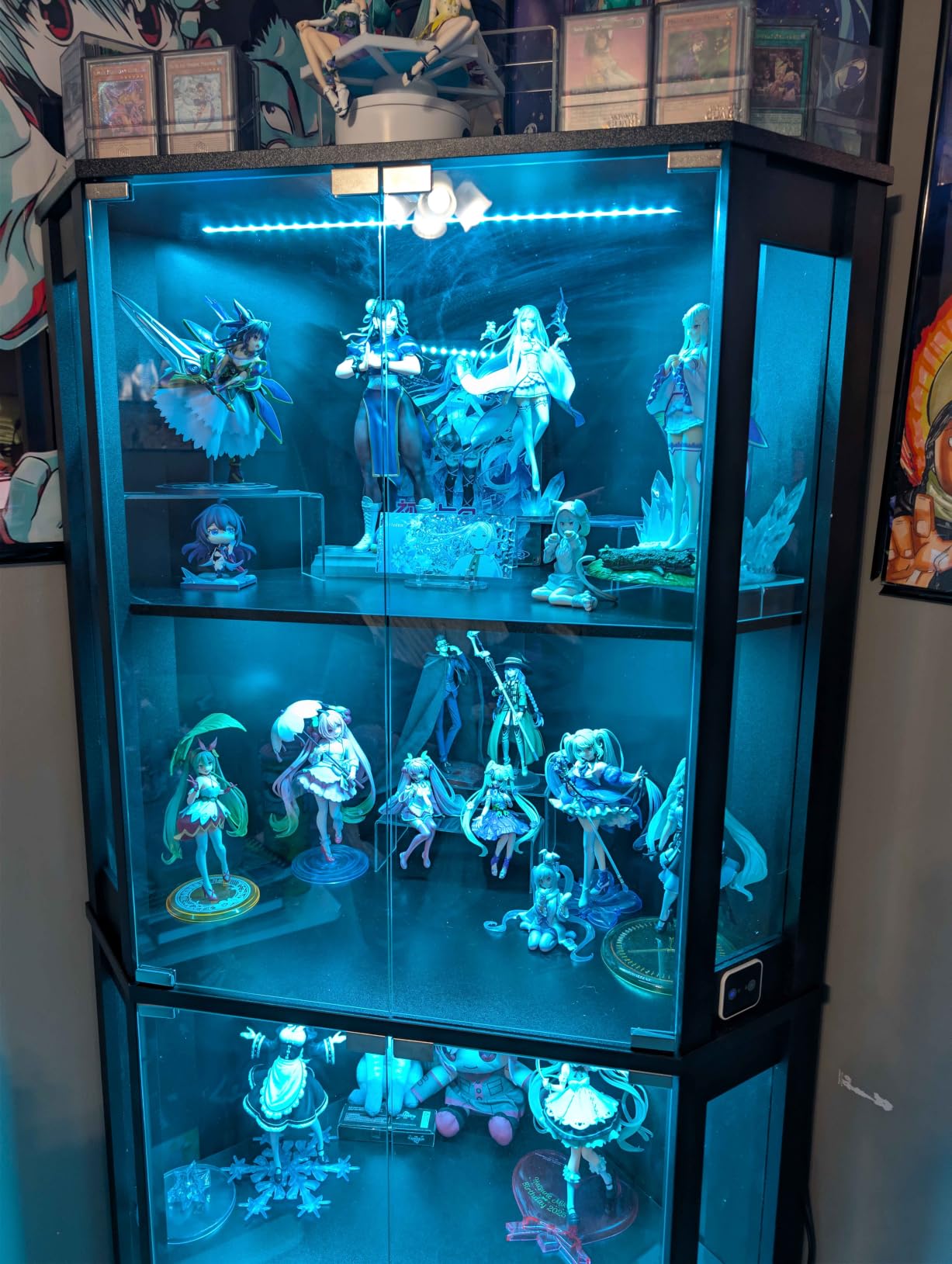 BROTTAR Corner Display Cabinet with Glass Doors, 65 Inches Lighted Curio Display Case with 3 Color Lights for Collectibles, Books, 4-Tier Bookcase with Human Body Sensor, White customer photo 2