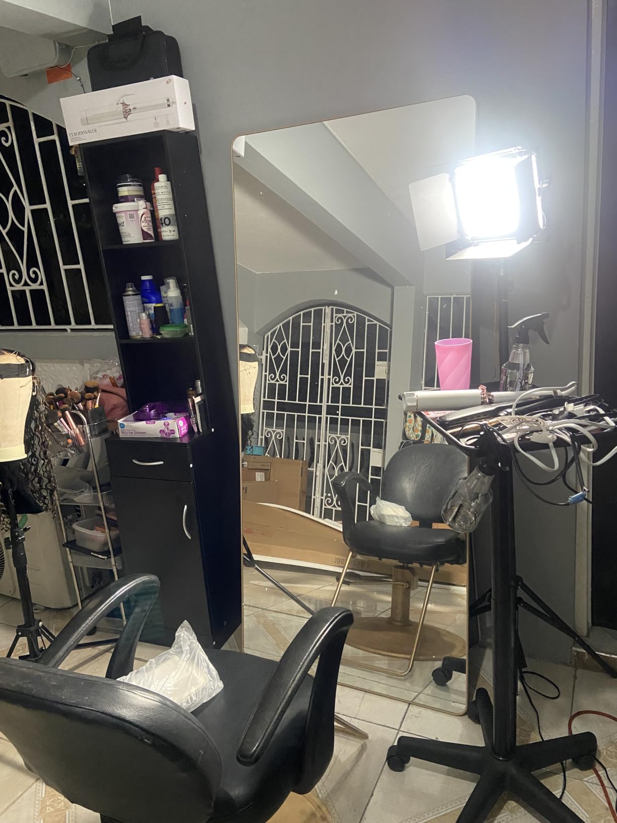 NEEWER Bi Color LED Studio Light with Tripod Stand Barndoors, NL660 660 LEDs 3200K-5600K Dimmable CRI96+ customer photo 1