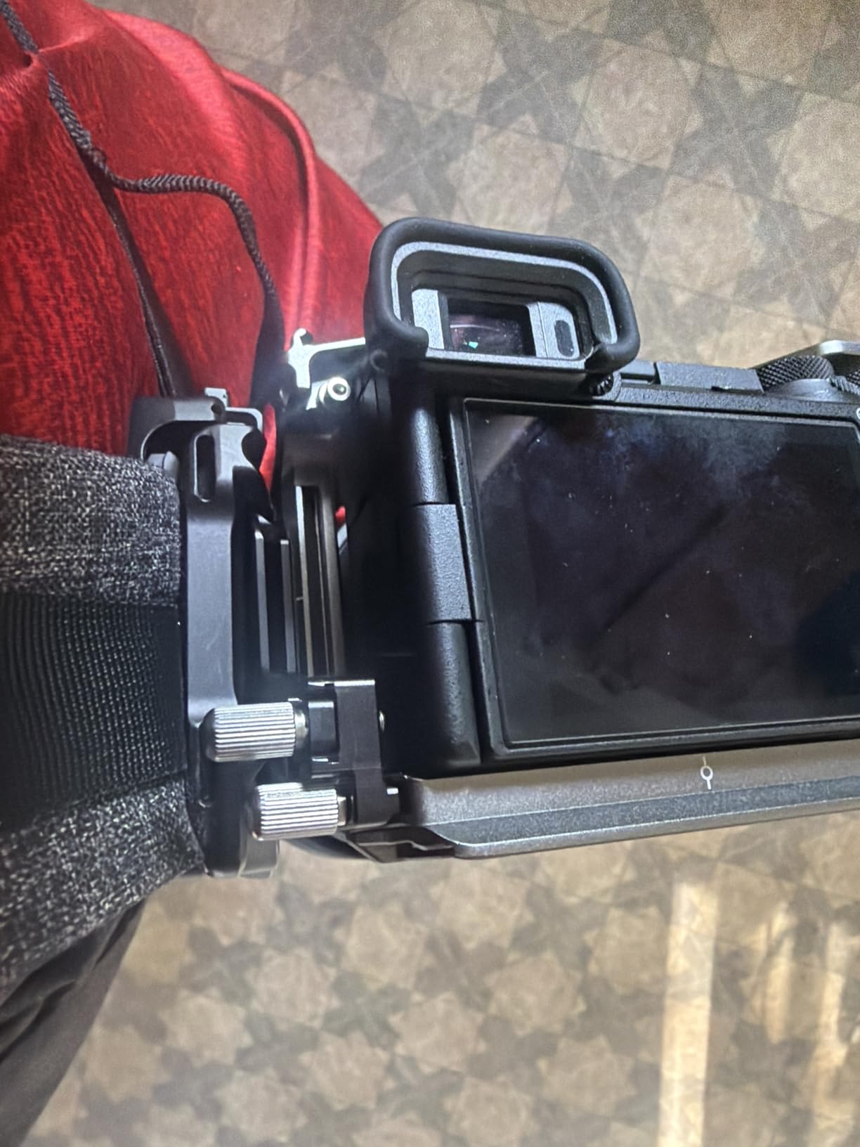 SMALLRIG Camera Clip with Plate, Quick Release System, Max Payload 40kg/88lb, for Sony, for Nikon, for Fujifilm, for DSLR Action Camera, Backpack Strap Clip Kit for Arca-Swiss - 5053 customer photo 1