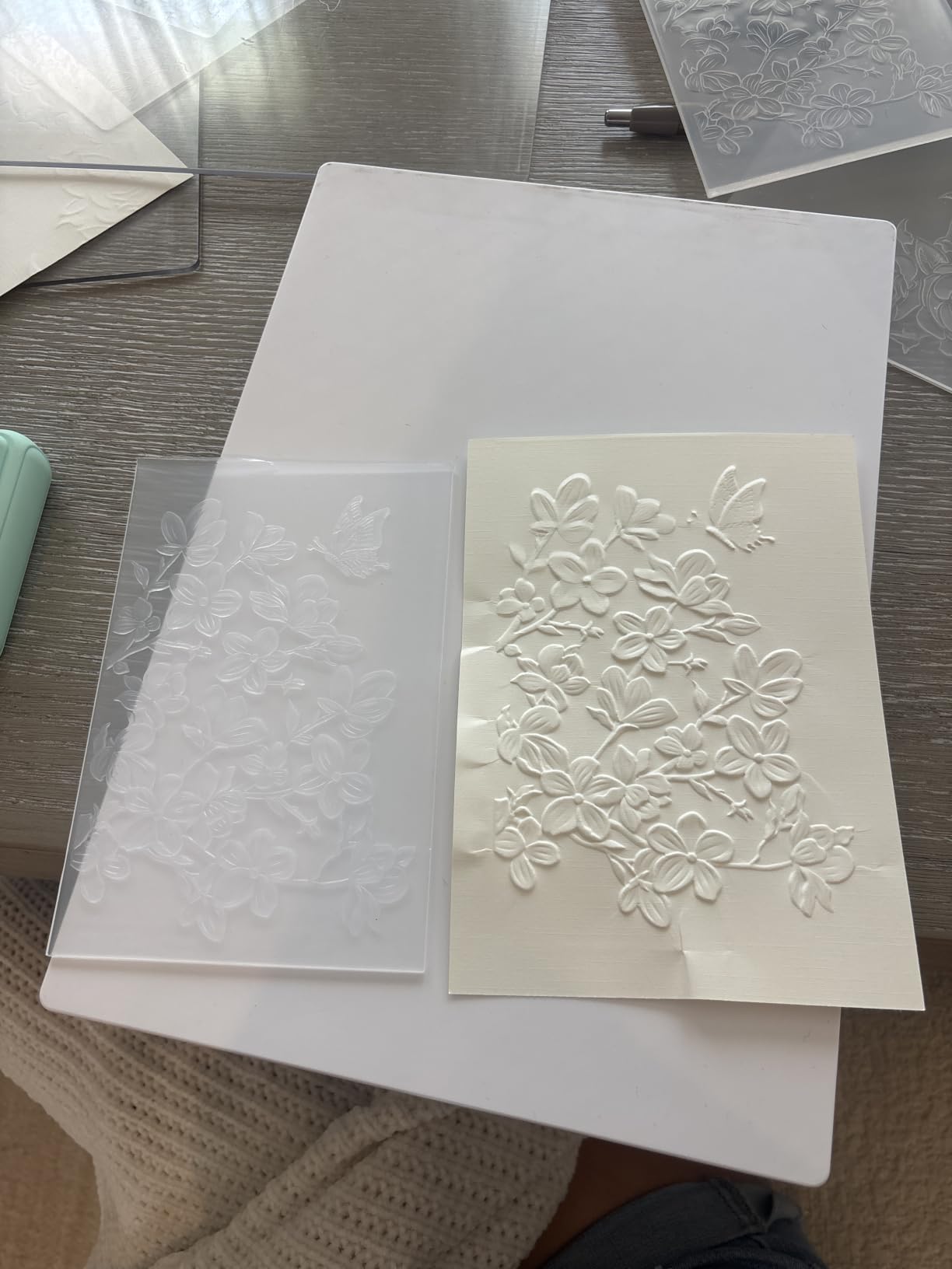 Arbuya 3D Plastic Embossing Folders for Card Making - 3D Flowers Butterfly Texture Embossing Folder for Scrapbooking Paper Crafting Home Decoration customer photo 1
