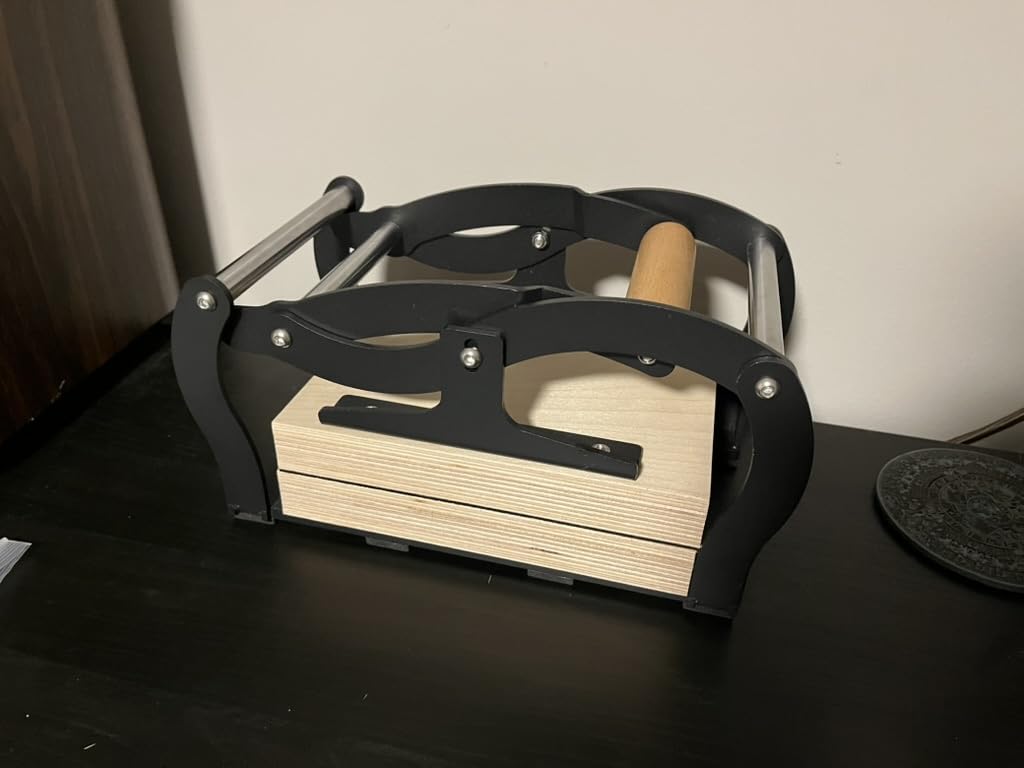 TOPOWN Linocut Press Machine, Printing Hand Lever Press Machine, Linocut Manual Printmaking Machine, A4 Size Lever Printmaking Press Machine with Felt Pad for Blocks up to About 25mm Thick customer photo 1
