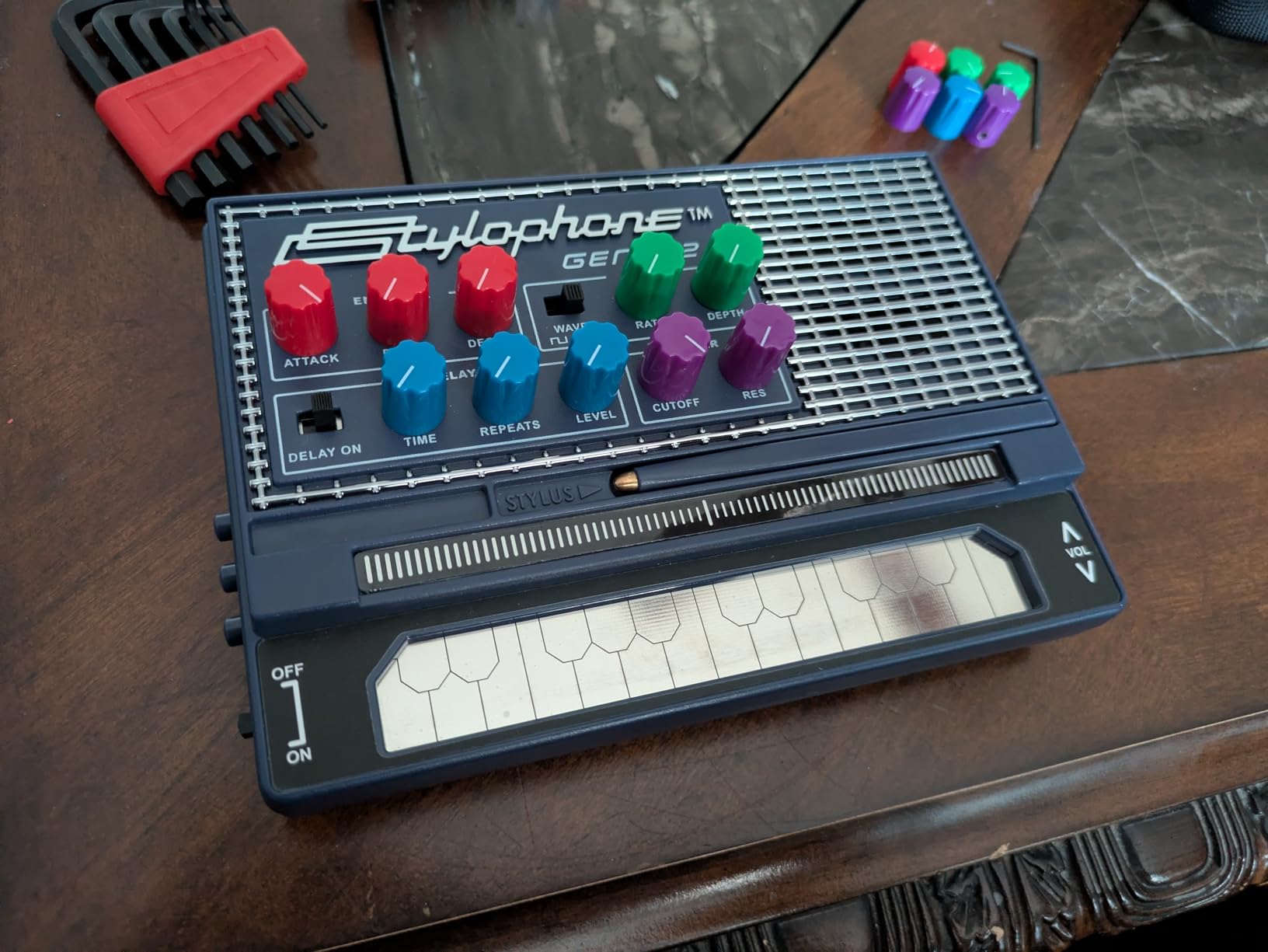 Stylophone GENX-2 Portable Analogue Synthesizer with Built-in Speaker, LFO, Filter, Analogue Delay and CV/Gate Output | Synthesizer Keyboard | Synth Musical Instrument customer photo 2