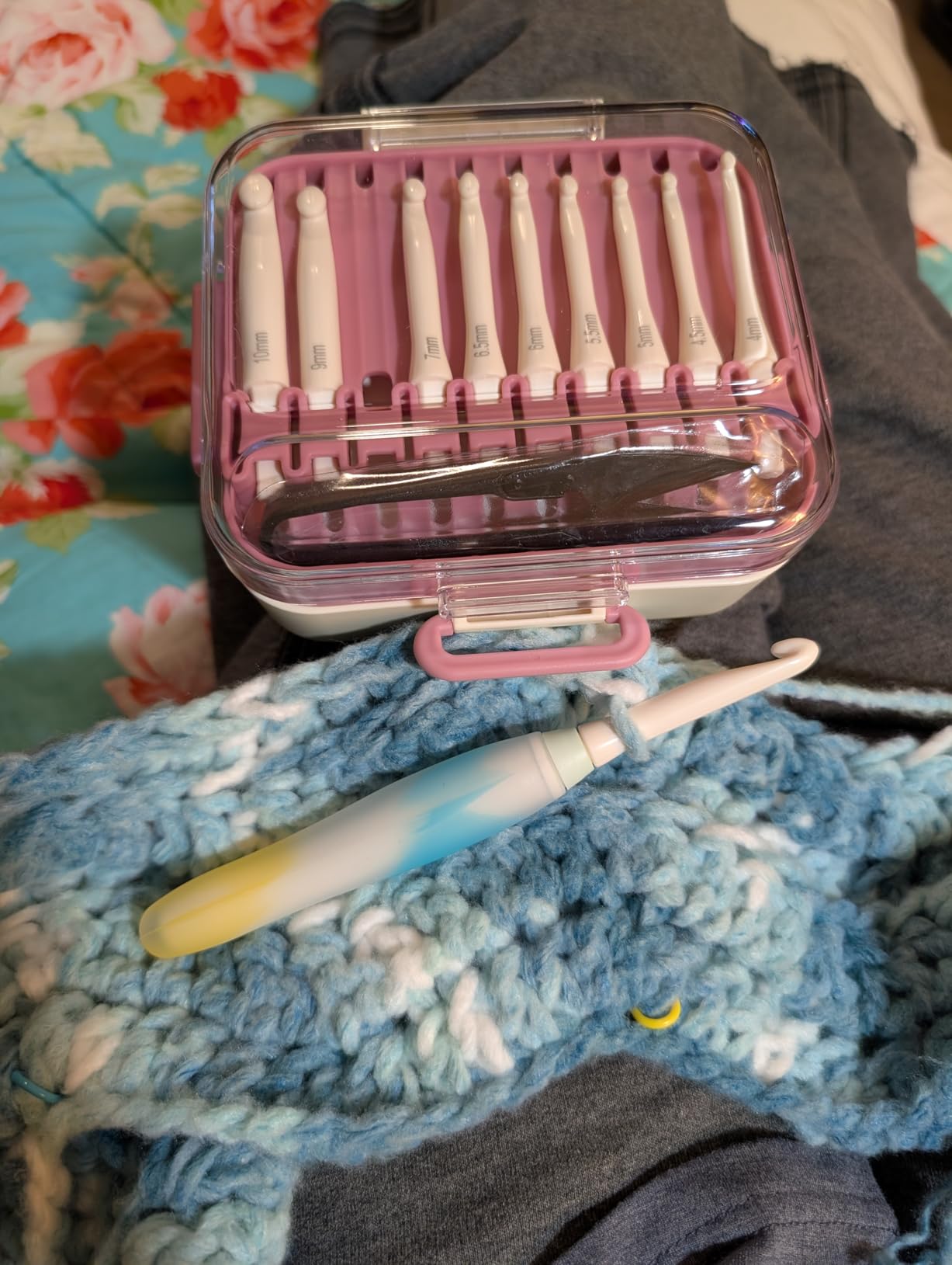 Monipair Crochet Hooks Set, Jelly-Soft Handle, 10 Sizes | Gel-Infused handle great for arthritic hands, 10 interchangeable crochet hooks, tidy case with essential crocheting supplies customer photo 2