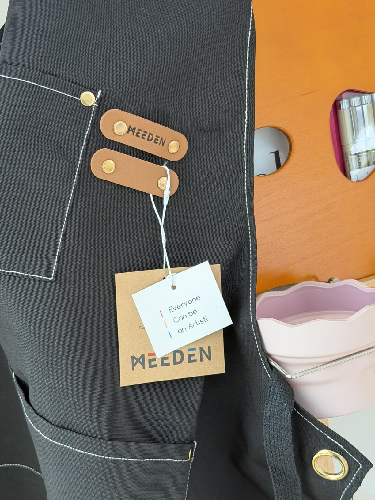 MEEDEN Painting Apron for Men Women: Adjustable Cross Back Waterproof Polyester Canvas Art Apron with 3 Pockets - Artist Apron for Acrylic Oil & Watercolor Painting, Gardening, Cooking - Black customer photo 2