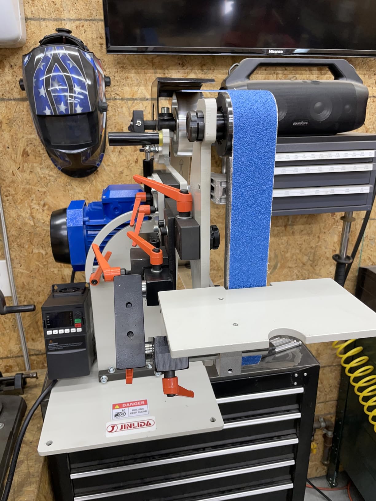 JLD 2 * 72-82 Belt Grinder Sander, equipped with 2.2KW VFD, three sets of grinding heads, and 3 zirconia corundum sand belts (60 100 180) compatible with 2 * 72 sand belts customer photo 2