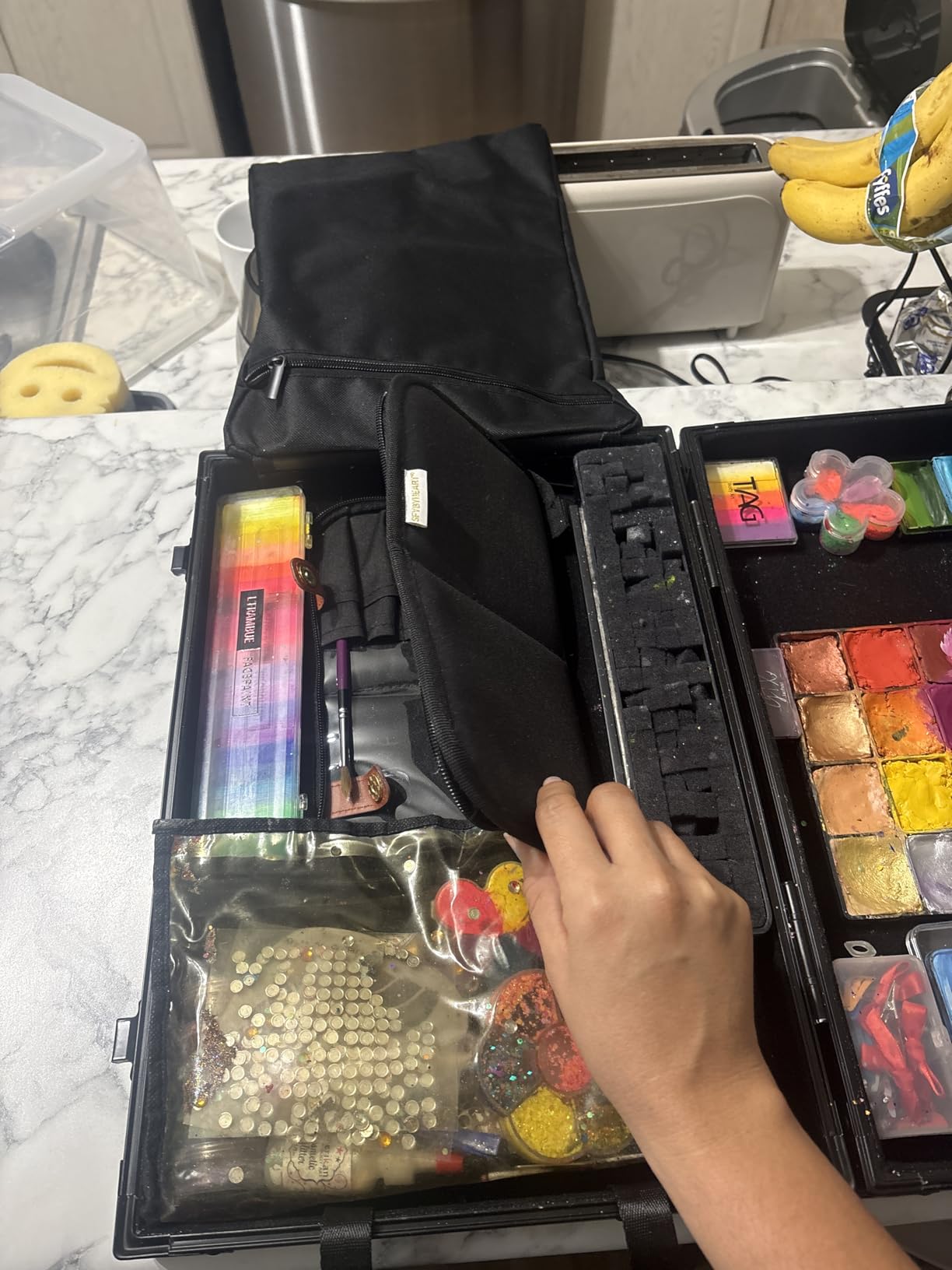 Paint Brush Holder Case for Artists with 22 Slots, Brush Organizer with Pop-Up Stand, Travel Paintbrush Storage Bag for Acrylic Oil Watercolor, Zippered Art Brush Cover (Brushes Not Included) customer photo 1