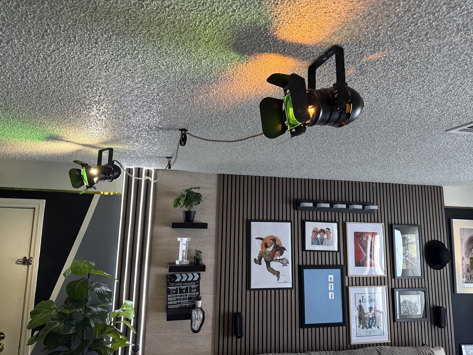 Industrial Tripod Floor Lamp for Living Room, Weather Wood Standing Large Lighting, Black Adjustable Cinema Metal Lampshade, Studio Lights, E27 Socket, Retro Floor Light customer photo 1