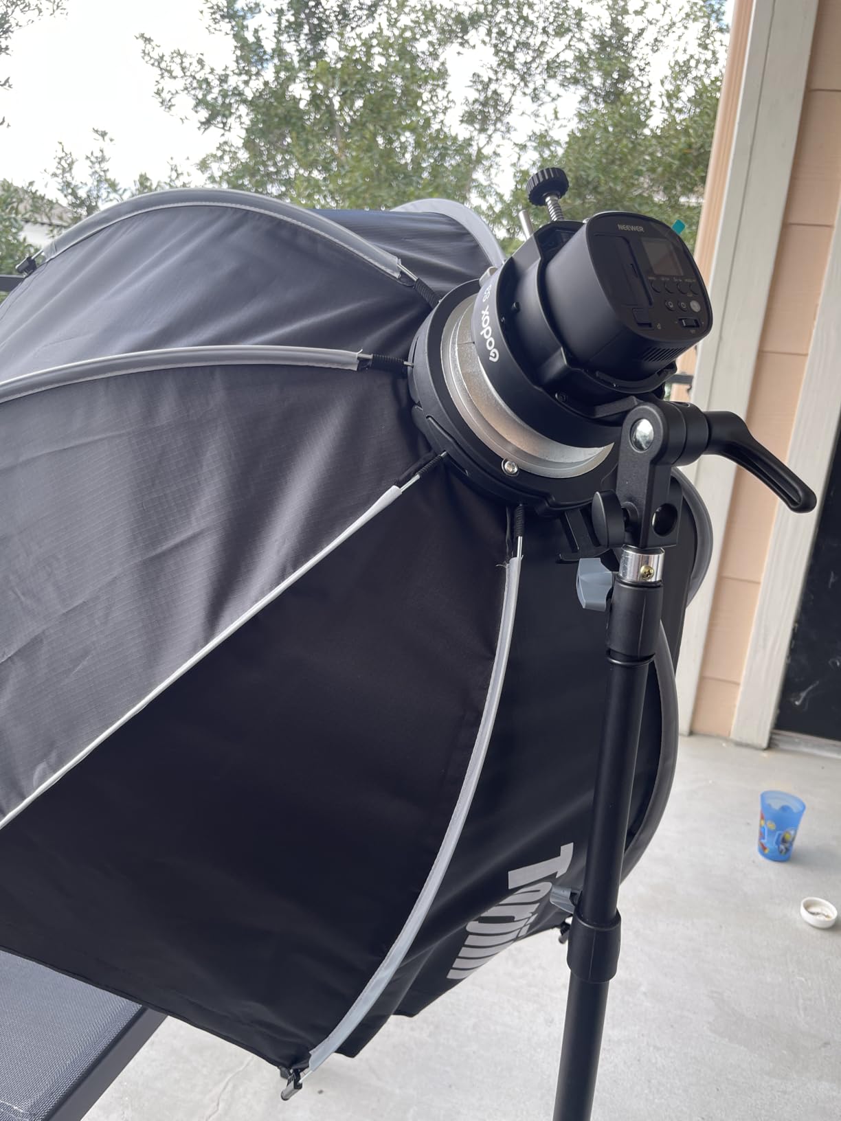 NEEWER 200Ws 2.4G TTL Outdoor Strobe Flash Compatible with Godox, 1/8000s HSS Portable Studio Photography Monolight with Modeling Light/3200mAh Battery/750 Flashes/1.5s Recycle, Q200 customer photo 1