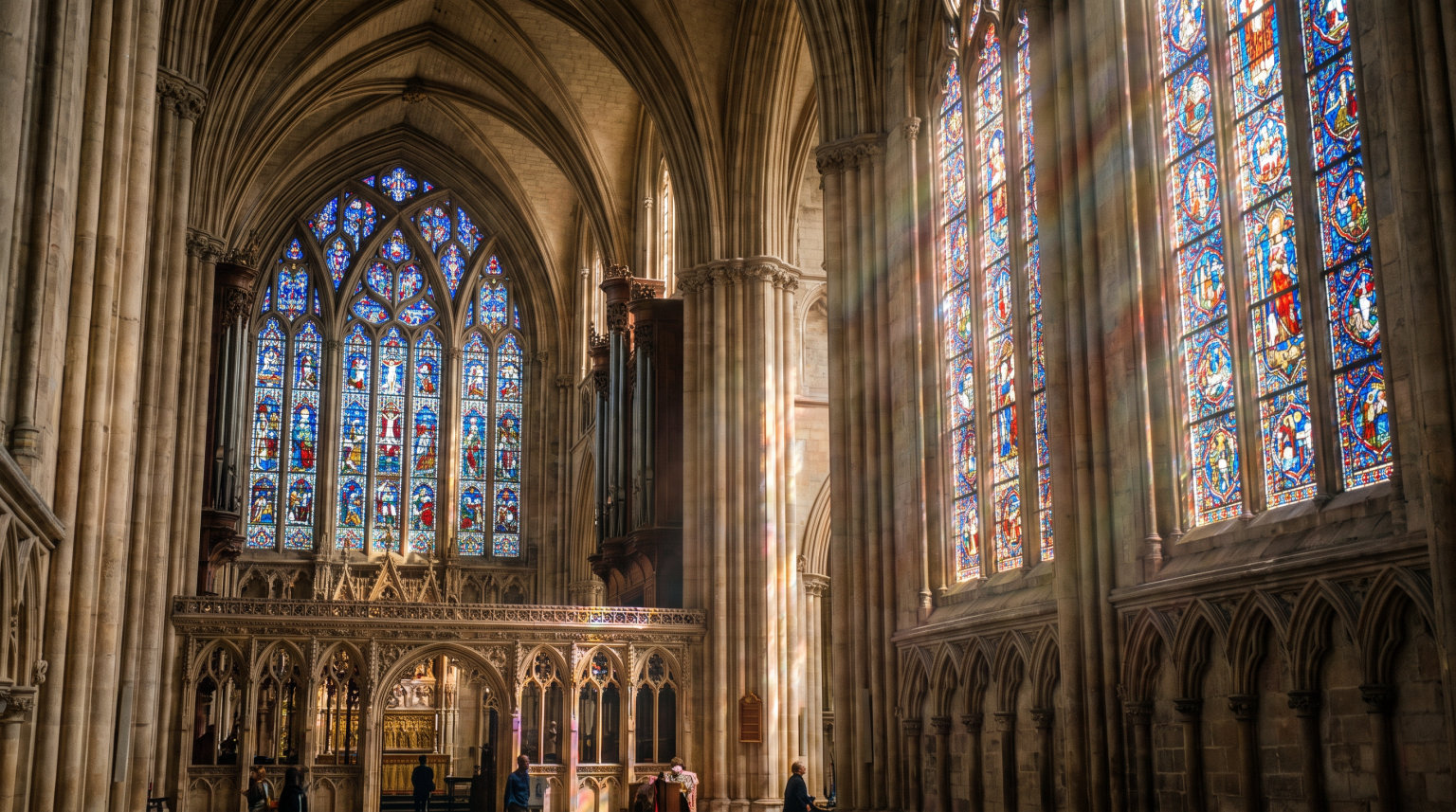 the history of stained glass as an art form