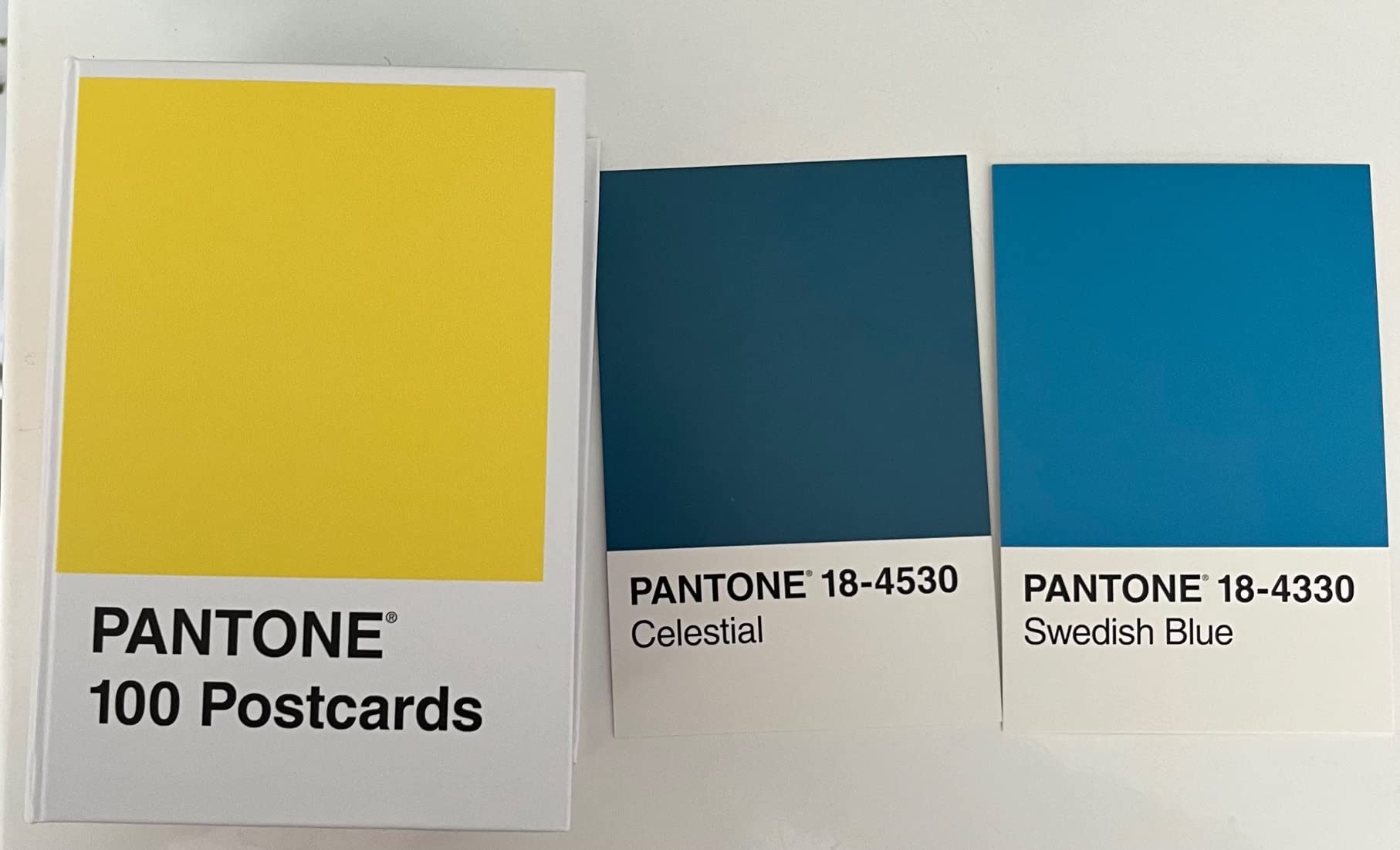Pantone Art Postcard Box: 100 Postcards (Pantone Color Chip Card Set) customer photo 1