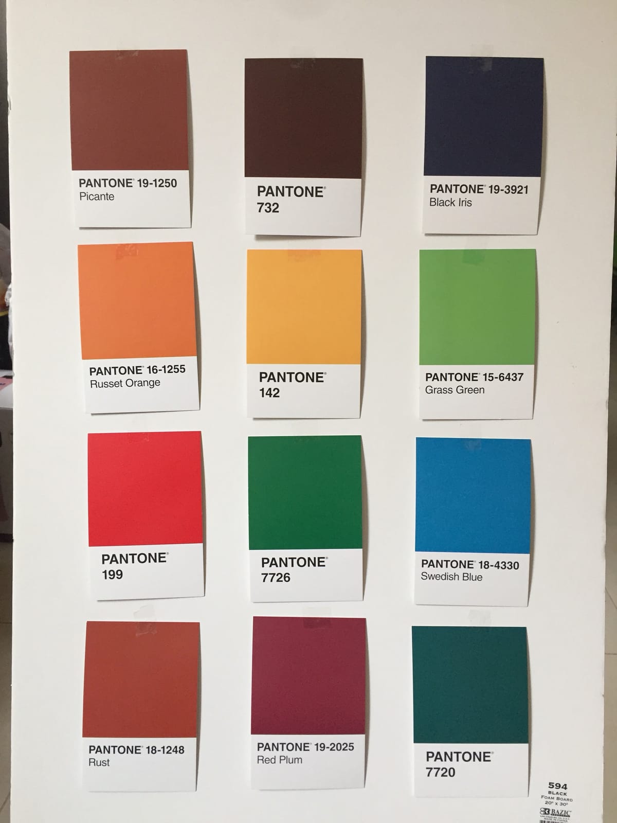 Pantone Art Postcard Box: 100 Postcards (Pantone Color Chip Card Set) customer photo 2