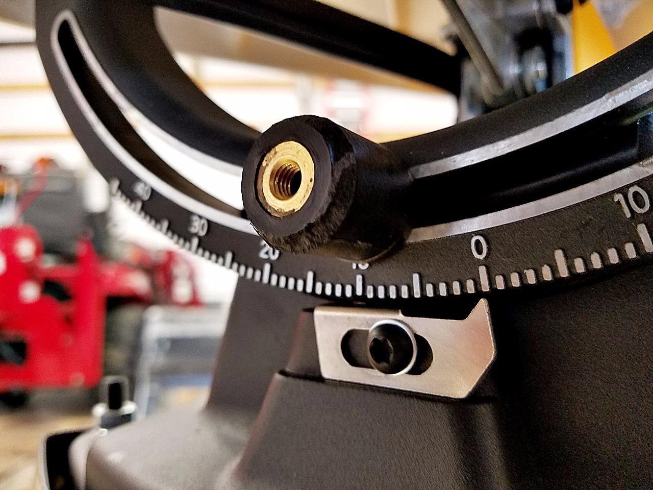 DEWALT Scroll Saw, 1.3 Amp, 20 in Steel Blade, With Variable-Speed Trigger, For Precise Cuts (DW788) customer photo 2