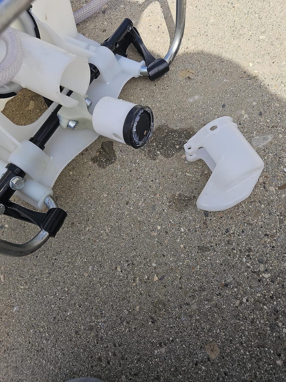 SOLO 425 4-Gallon Piston Backpack Sprayer, Wide Pressure Range up to 90 psi customer photo 2