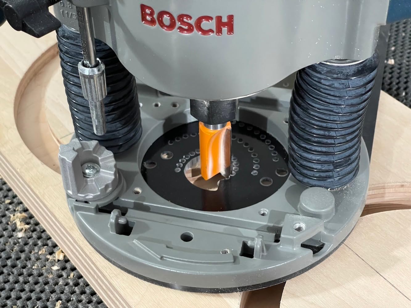 BOSCH 1617EVSPK 2.25 HP Variable-Speed Router Combo Kit | Fixed and plunge bases, 12 Amp motor, 8,000-25,000 RPM, microfine depth adjustment, 1/4 and 1/2 In. collets, case customer photo 2