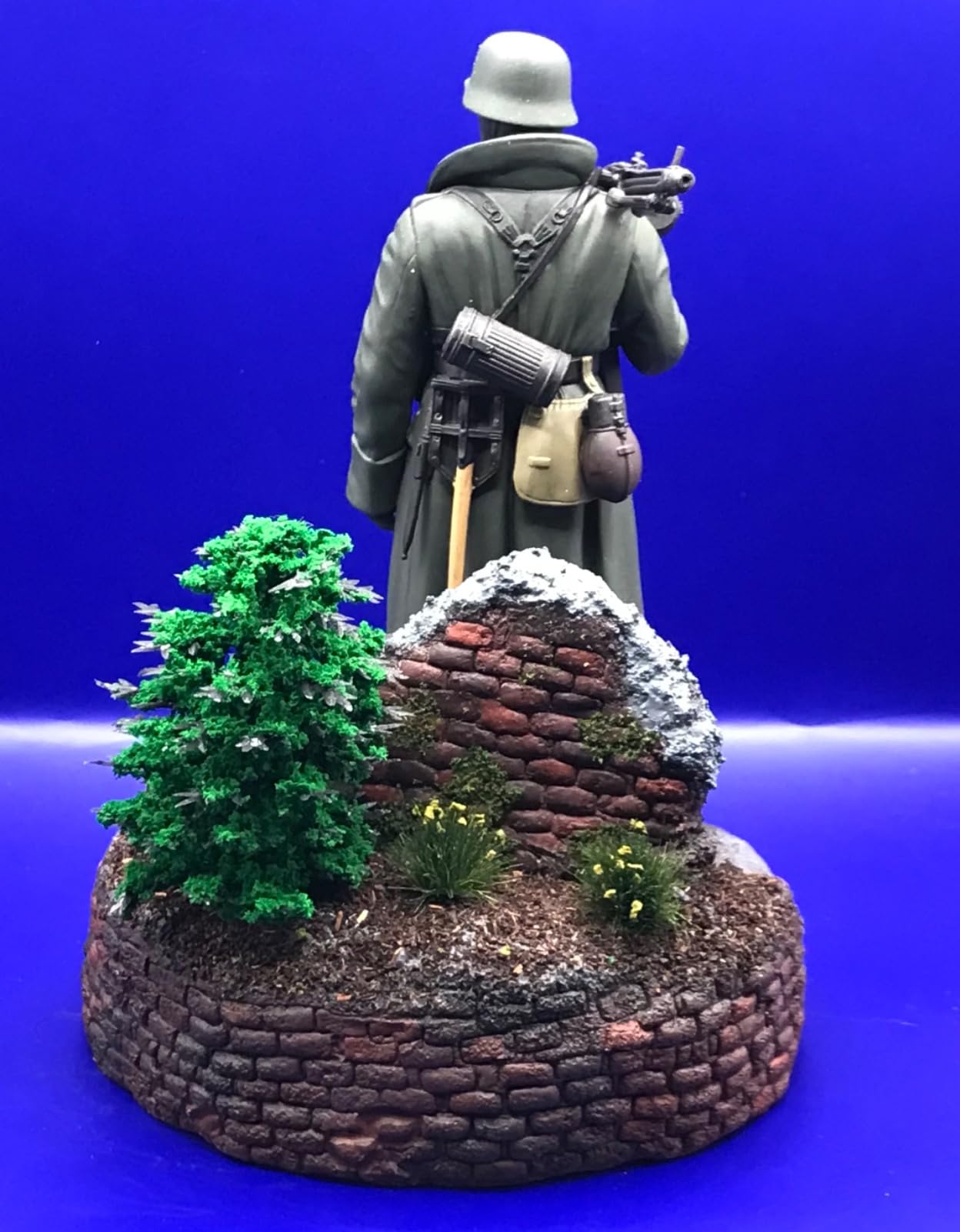 TAMIYA 1:16 WWII Figure German Soldier with Coat and MG customer photo 2