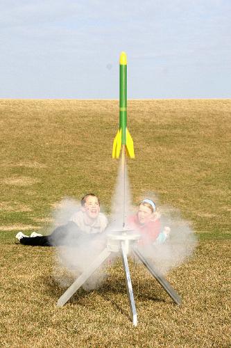 Estes 1948 Big Bertha Rocket-Building Kit, Intermediate Flying-Rocket-Model Kit for Ages 10+ customer photo 2