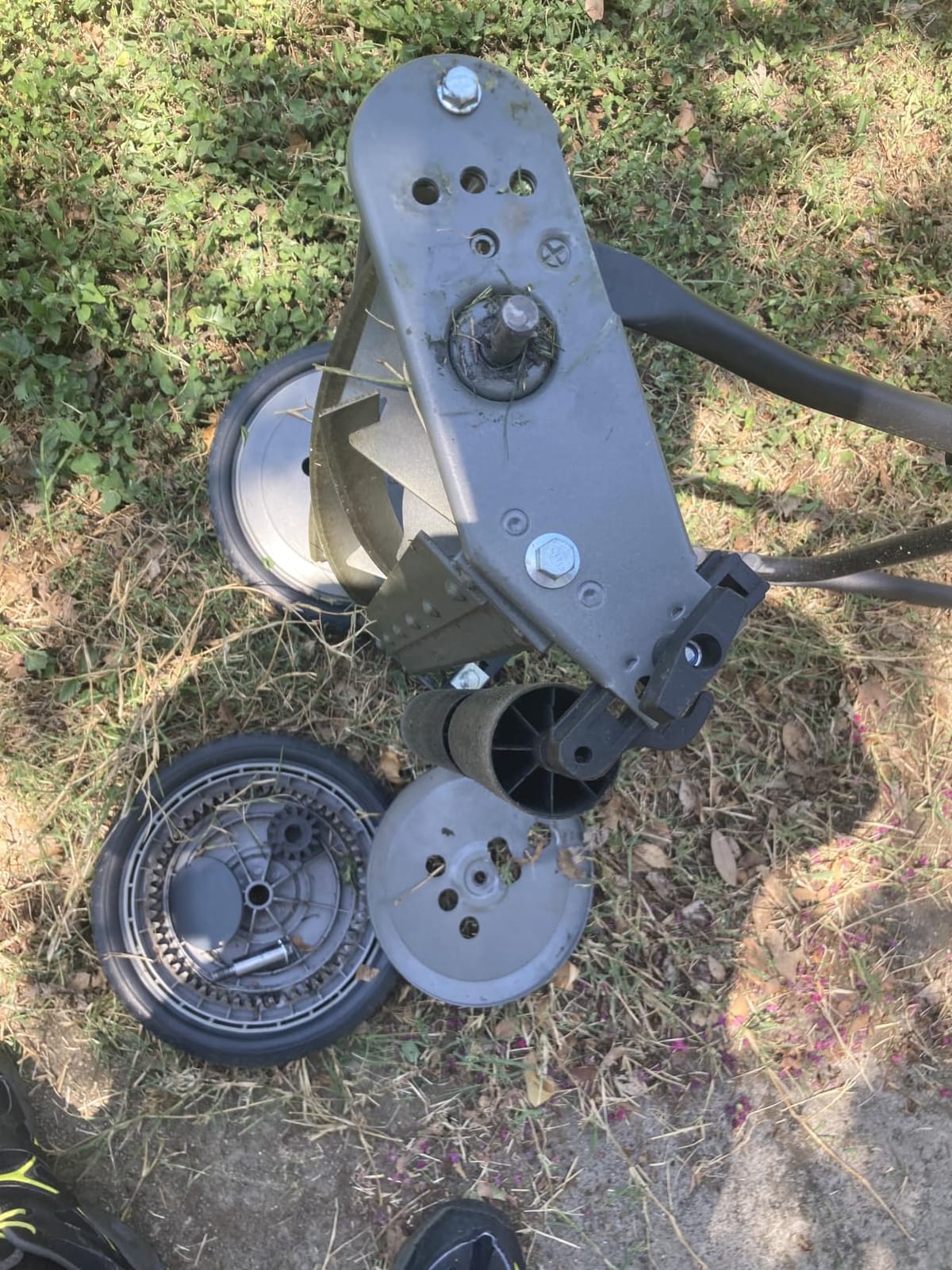 Great States 815-18 18-Inch 5-Blade Push Reel Lawn Mower, Grey customer photo 1