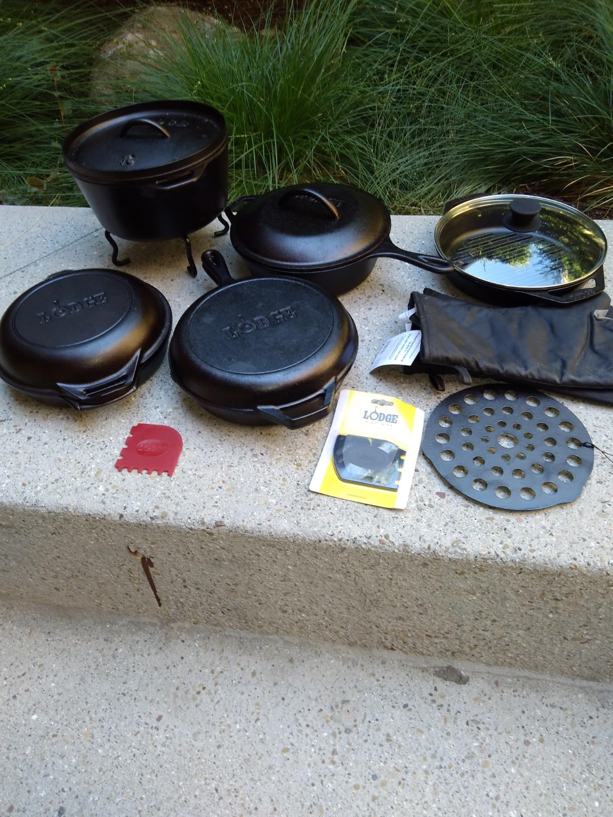 Lodge Cast Iron Combo Cooker, 3.2 Quart Deep Pot & 10.25 Inch Skillet Lid | 2-in-1 Deep Pot & Skillet Set, Dutch Oven with Skillet Lid for Sourdough, Frying & Camping, Non-Toxic, PFAS-Free customer photo 2
