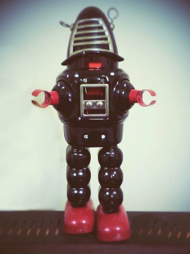 Sparking Planet Robot (Colours May Vary) - Tin Collectable customer photo 2