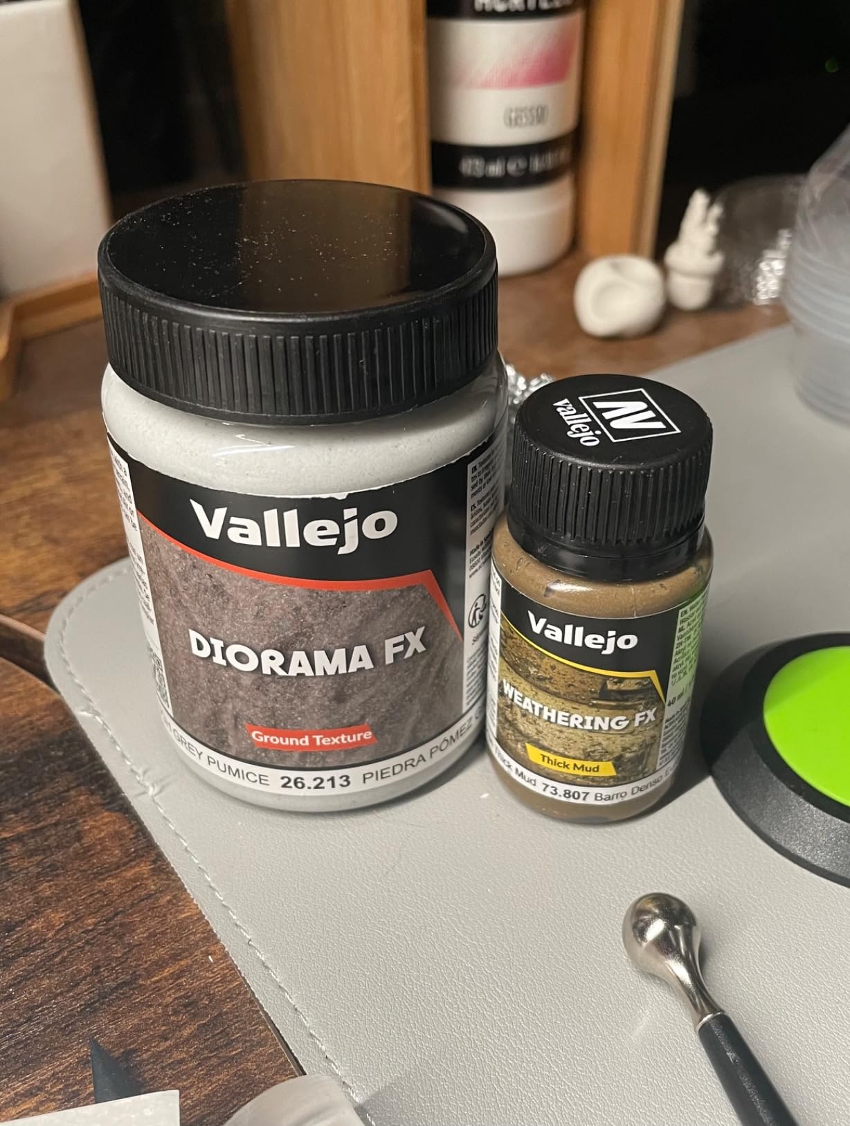 Vallejo - Diorama FX Ground Textures | Rough Grey Pumice 200 ml. (6.76 fl.oz.) | Premium Acrylic Color for Modelers & Miniature Enthusiasts customer photo 2