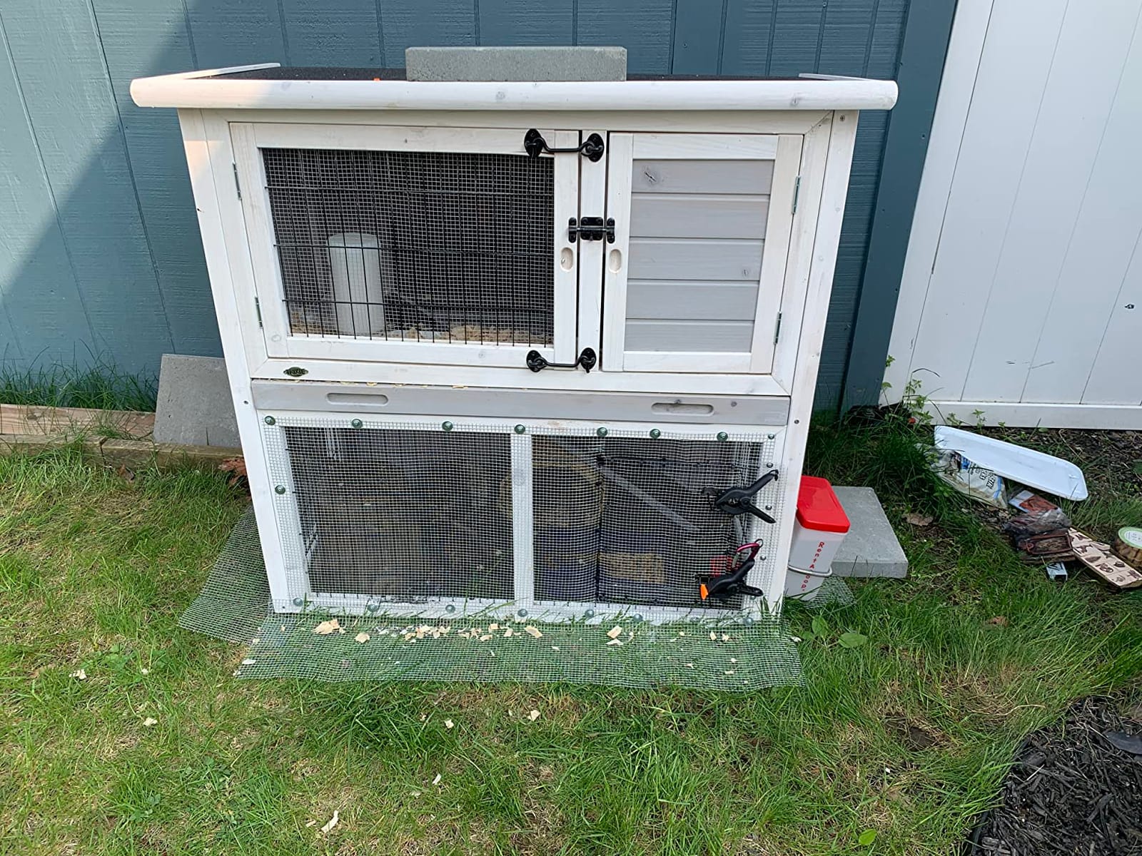 TRIXIE natura Outdoor Rabbit Hutch with Run - 2-Story Rabbit Cage with Non-Slip Ramp - Medium Elevated Small Animal House with Secure Playpen, Hinged Roof & Pull-Out Tray - in Brown customer photo 1