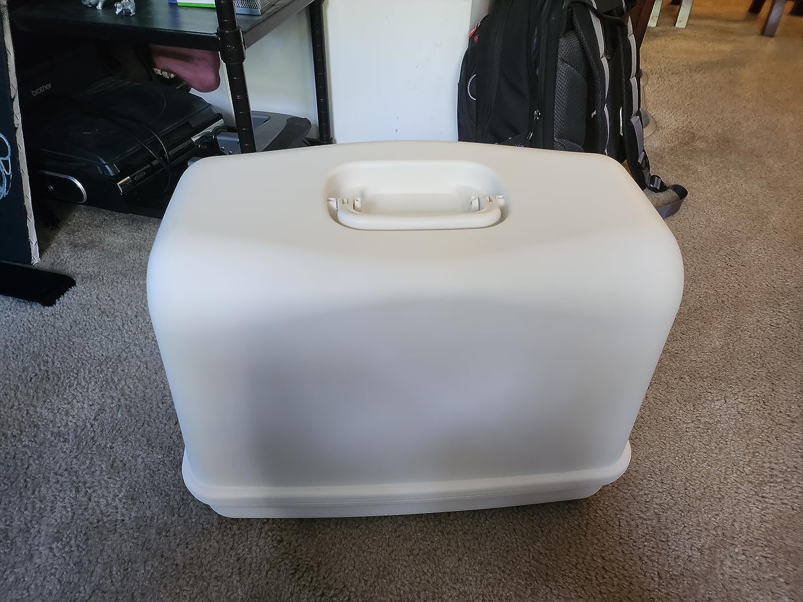 SINGER Universal Hard Carrying Case for Sewing Machine, White | Fits most free-arm portable models, non-slip inner tray convenient easy storage, hard shell protection, comfortable carrying customer photo 2